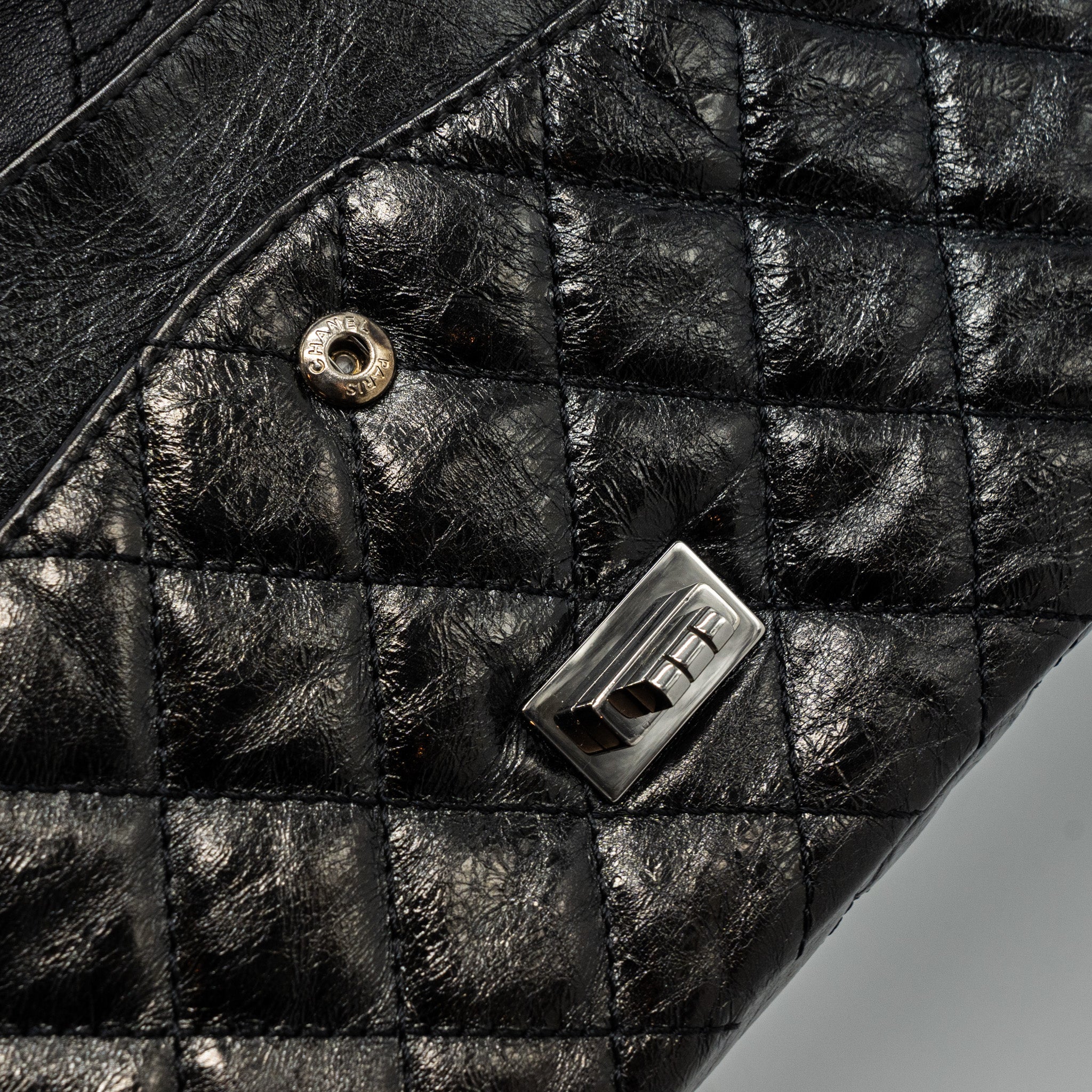 CHANEL 2.55 226 REISSUE DOUBLE FLAP BAG GRAINED CALFSKIN BLACK SHW