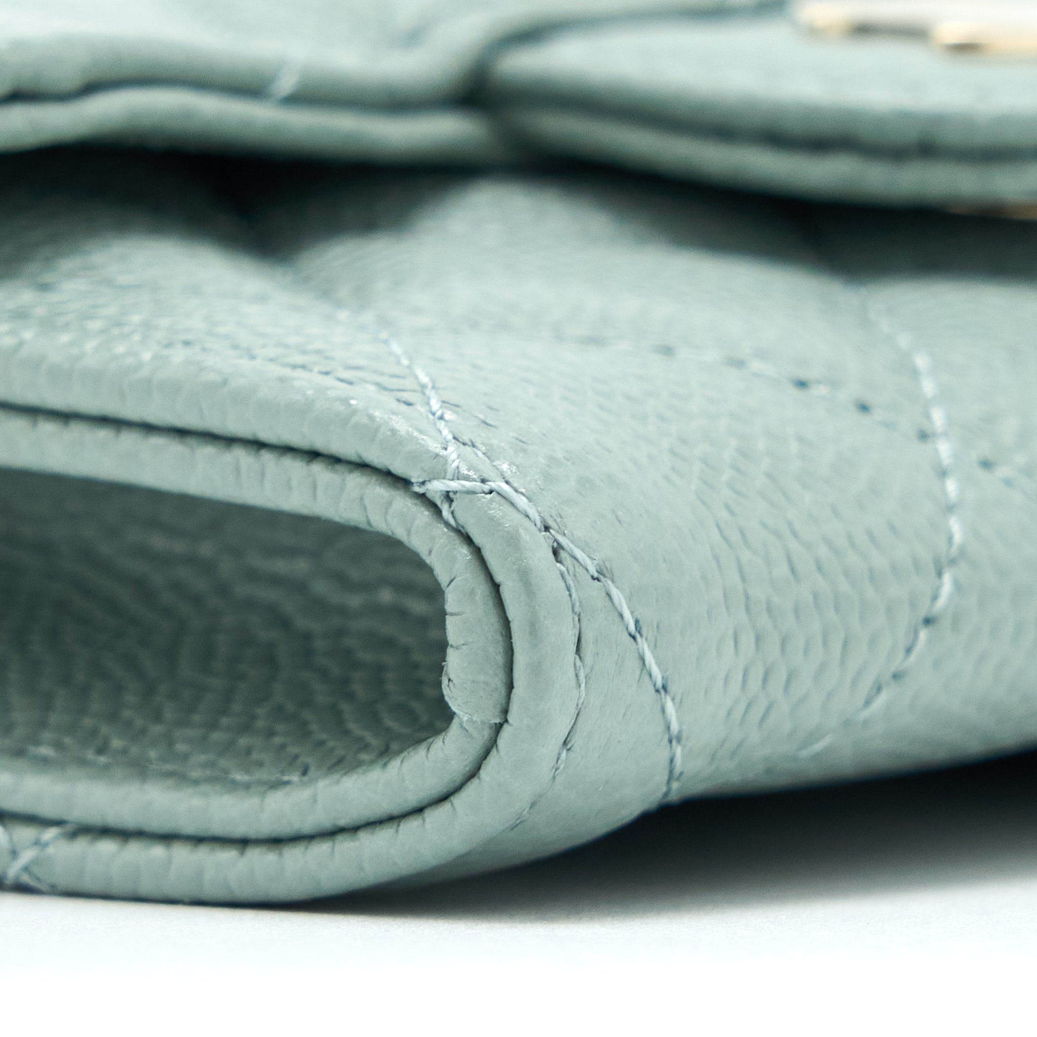 CHANEL 23C CLASSIC FLAP CARD HOLDER CAVIAR LIGHT GREY LGHW