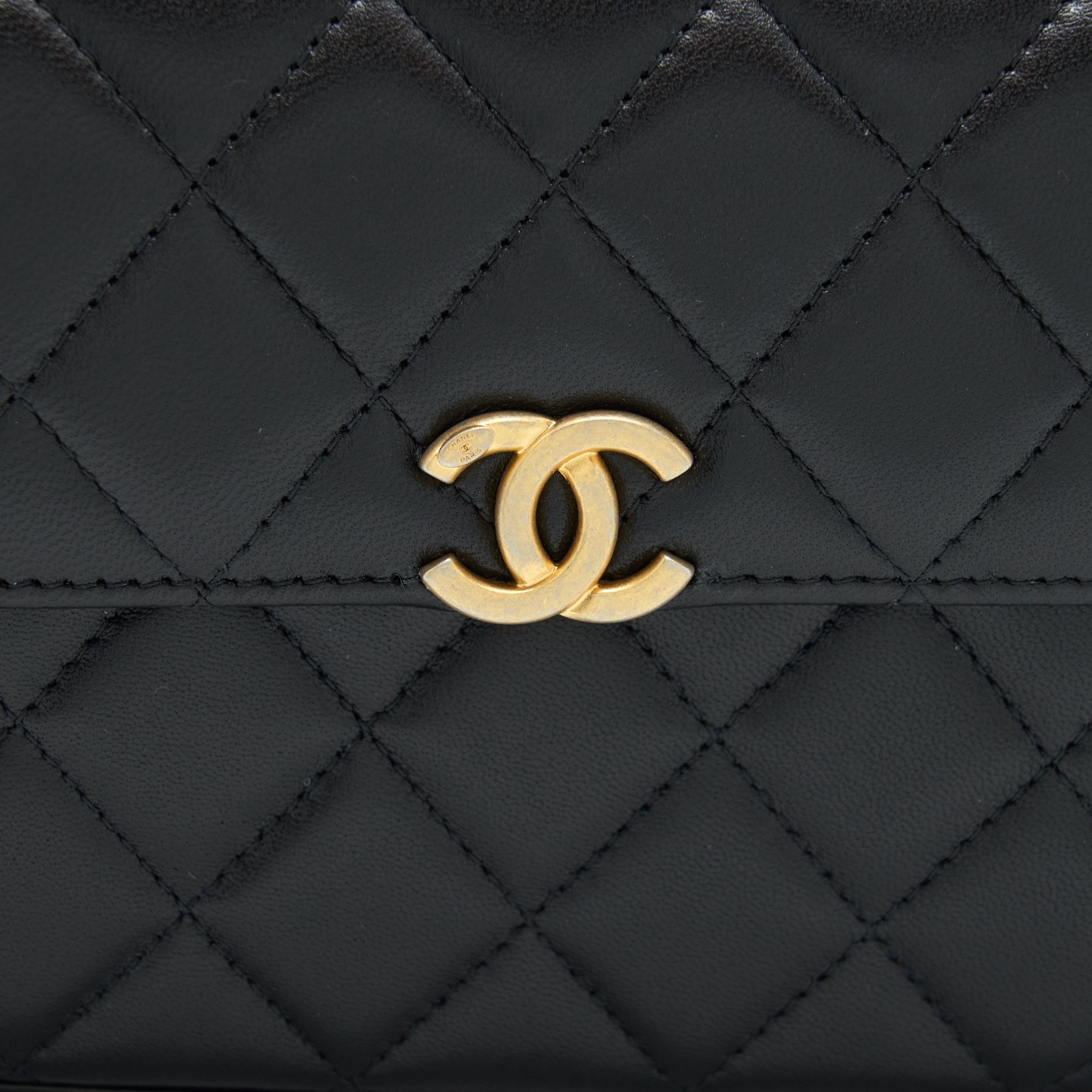 CHANEL 22B FLAP BAG WITH ENAMEL/CC LOGO TOP HANDLE LAMBSKIN BLACK BRUSHED GHW