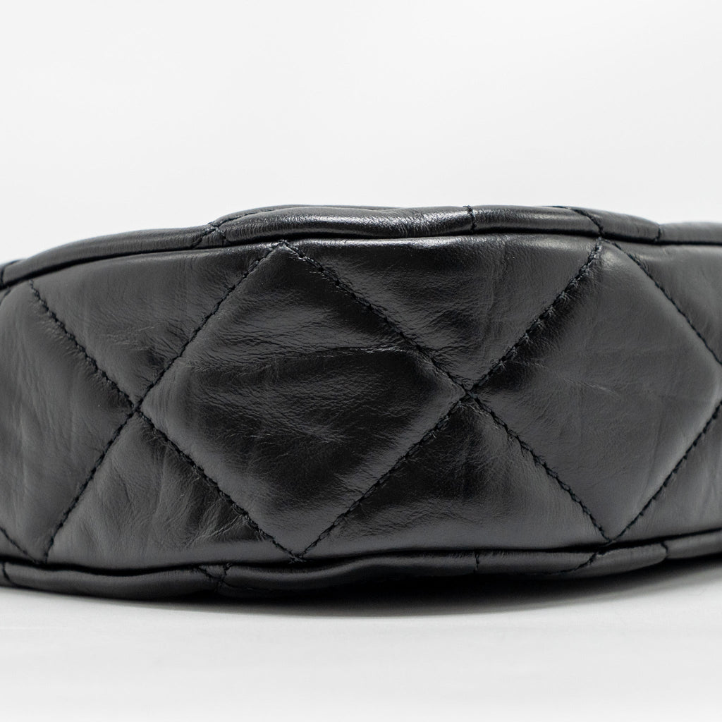 CHANEL 23K 19 HOBO SHOULDER BAG CALFSKIN BLACK GHW (MICROCHIP)