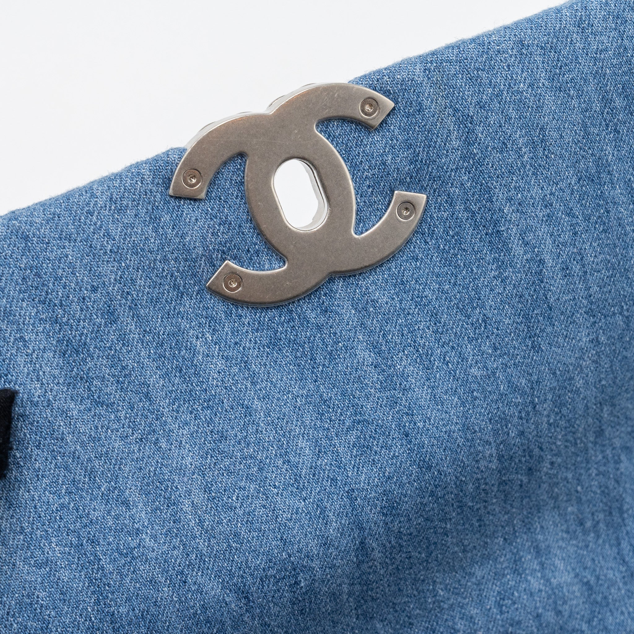 CHANEL SMALL 19 BAG BLUE DENIM MULTICOLOUR HARDWARE (MICROCHIP)