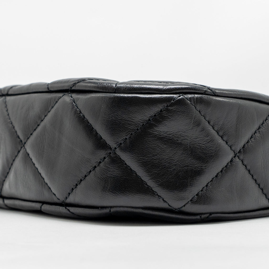 CHANEL 23K 19 HOBO SHOULDER BAG CALFSKIN BLACK GHW (MICROCHIP)