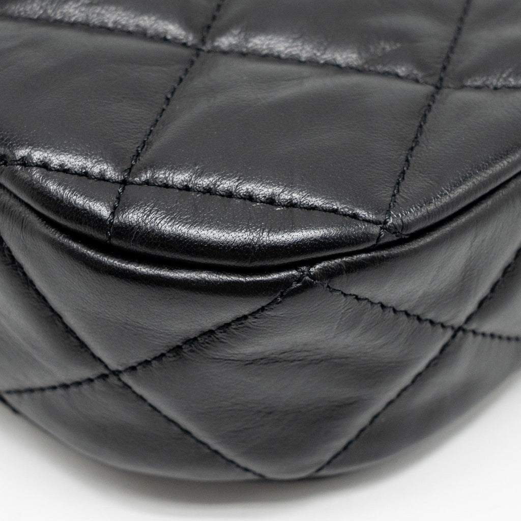 CHANEL 23K 19 HOBO SHOULDER BAG CALFSKIN BLACK GHW (MICROCHIP)
