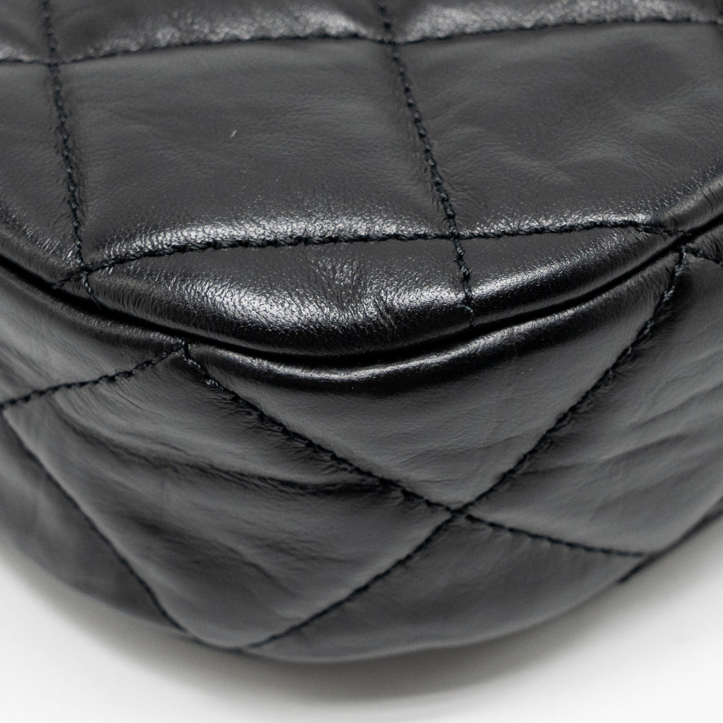 CHANEL 23K 19 HOBO SHOULDER BAG CALFSKIN BLACK GHW (MICROCHIP)