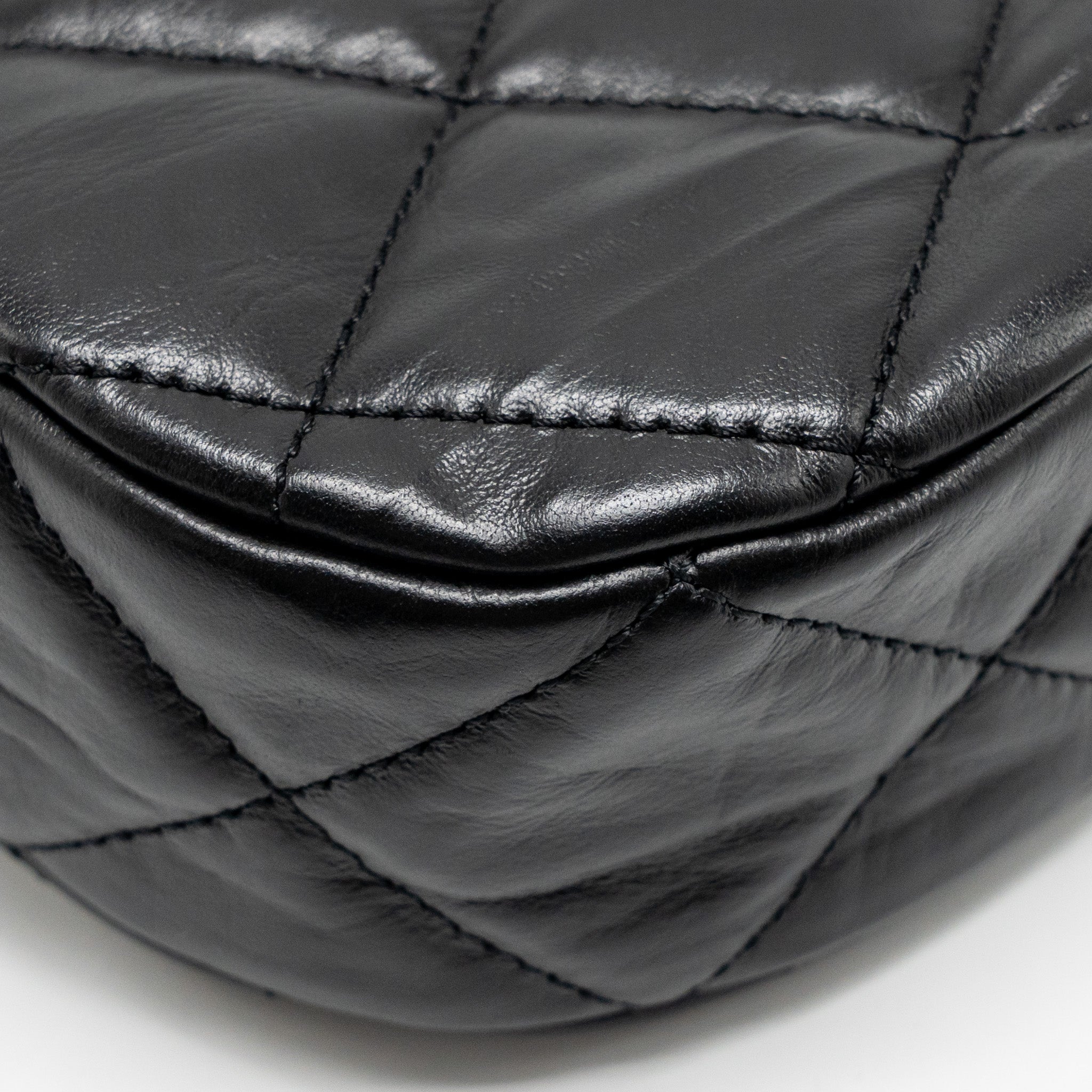 CHANEL 23K 19 HOBO SHOULDER BAG CALFSKIN BLACK GHW (MICROCHIP)