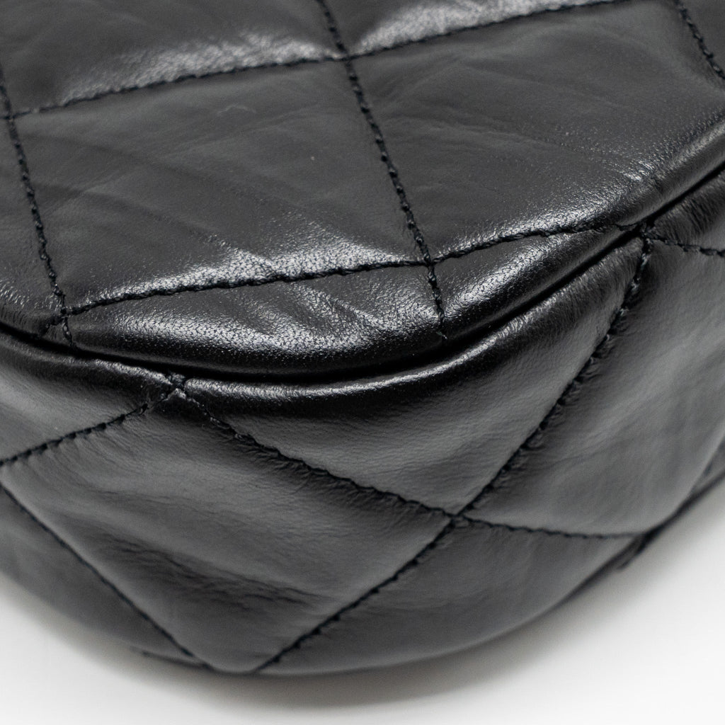 CHANEL 23K 19 HOBO SHOULDER BAG CALFSKIN BLACK GHW (MICROCHIP)