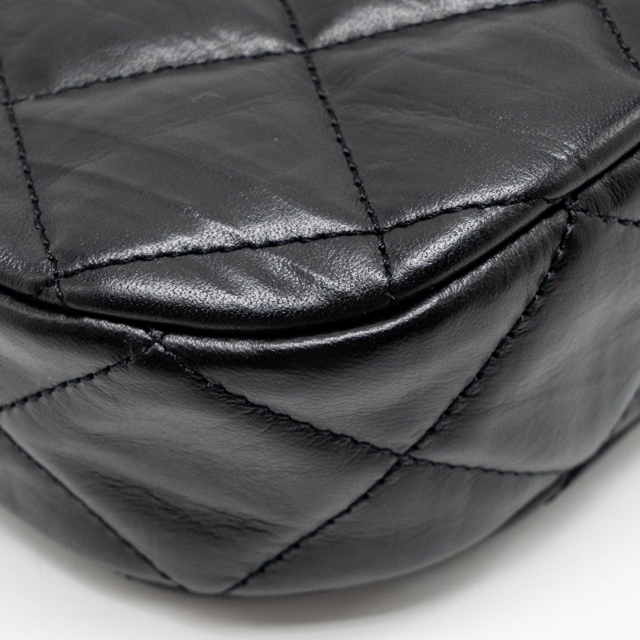 CHANEL 23K 19 HOBO SHOULDER BAG CALFSKIN BLACK GHW (MICROCHIP)