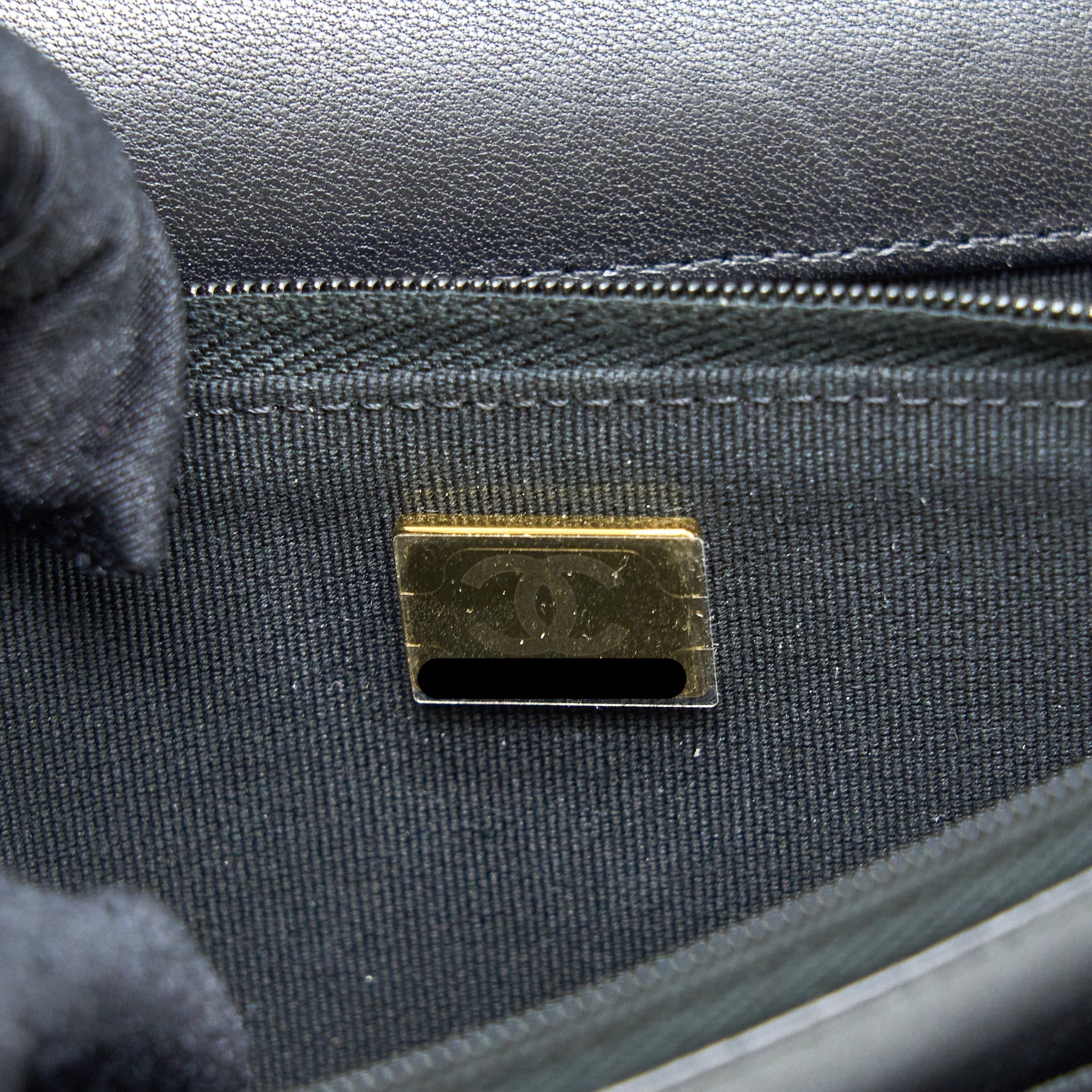 CHANEL RIBBON WALLET ON CHAIN LAMBSKIN BLACK LGHW (MICROCHIP)
