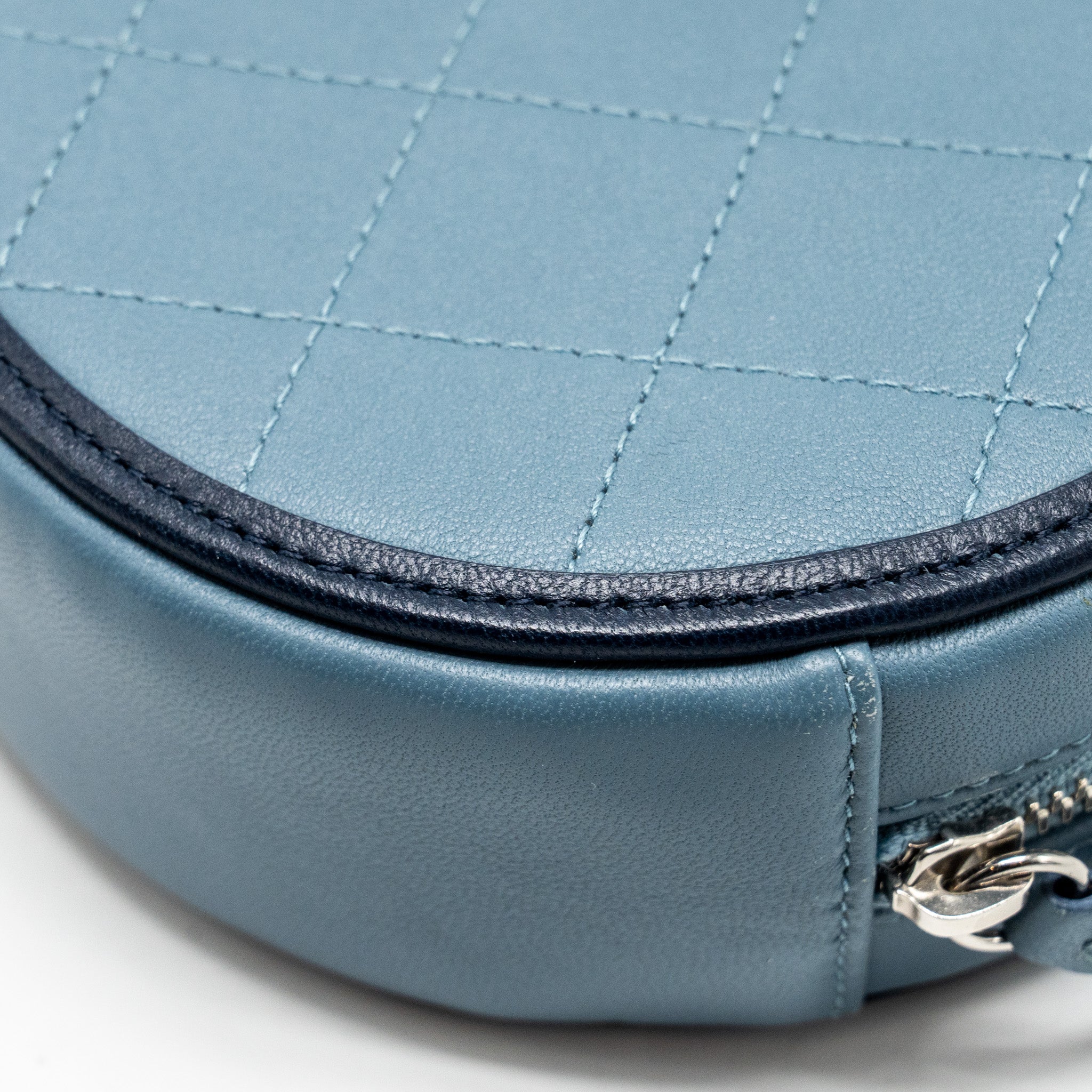CHANEL ROUND CLUTCH WITH CHAIN LAMBSKIN MULTICOLOUR BLUE SHW