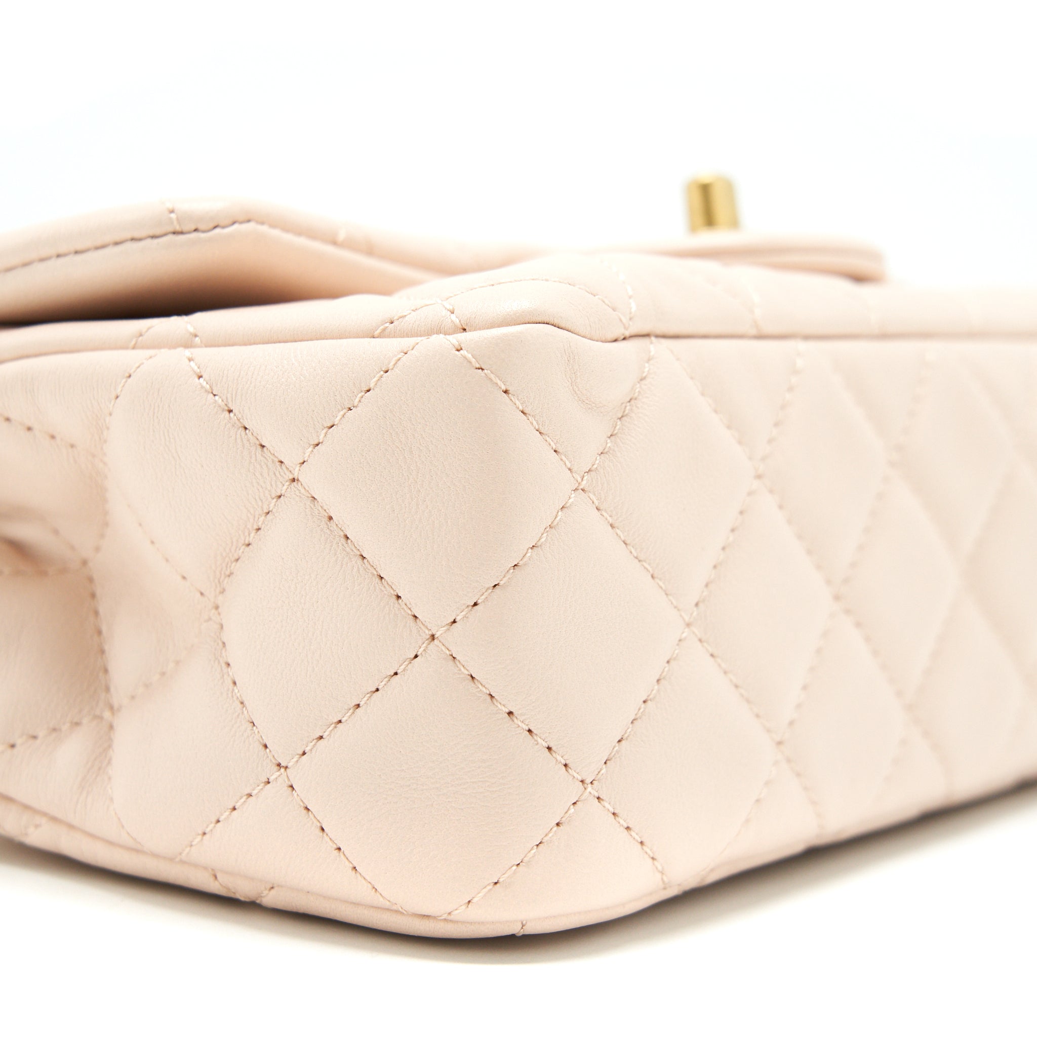 CHANEL 22C PEARL CRUSH MINI RECTANGULAR FLAP BAG LAMBSKIN LIGHT BERGE GHW (MICROCHIP)