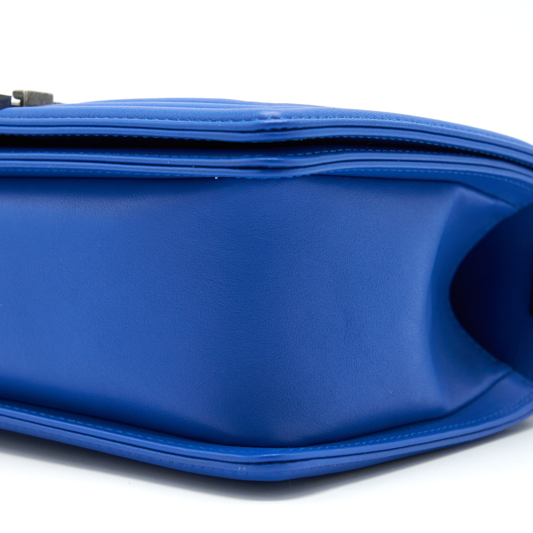 CHANEL MEDIUM CHEVRON BOY BAG LAMBSKIN BLUE RUTHENIUM HARDWARE