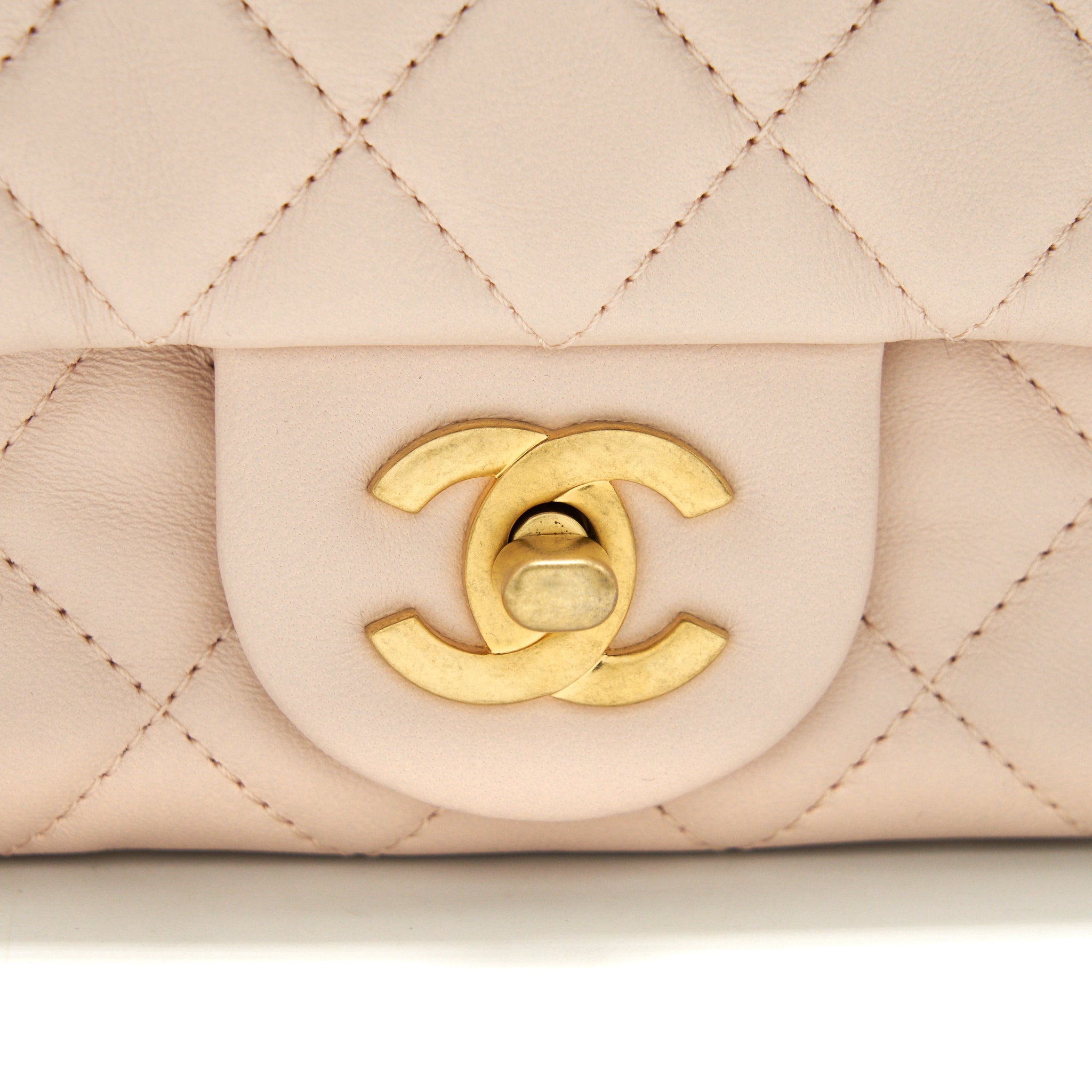 CHANEL 22C PEARL CRUSH MINI RECTANGULAR FLAP BAG LAMBSKIN LIGHT BERGE GHW (MICROCHIP)