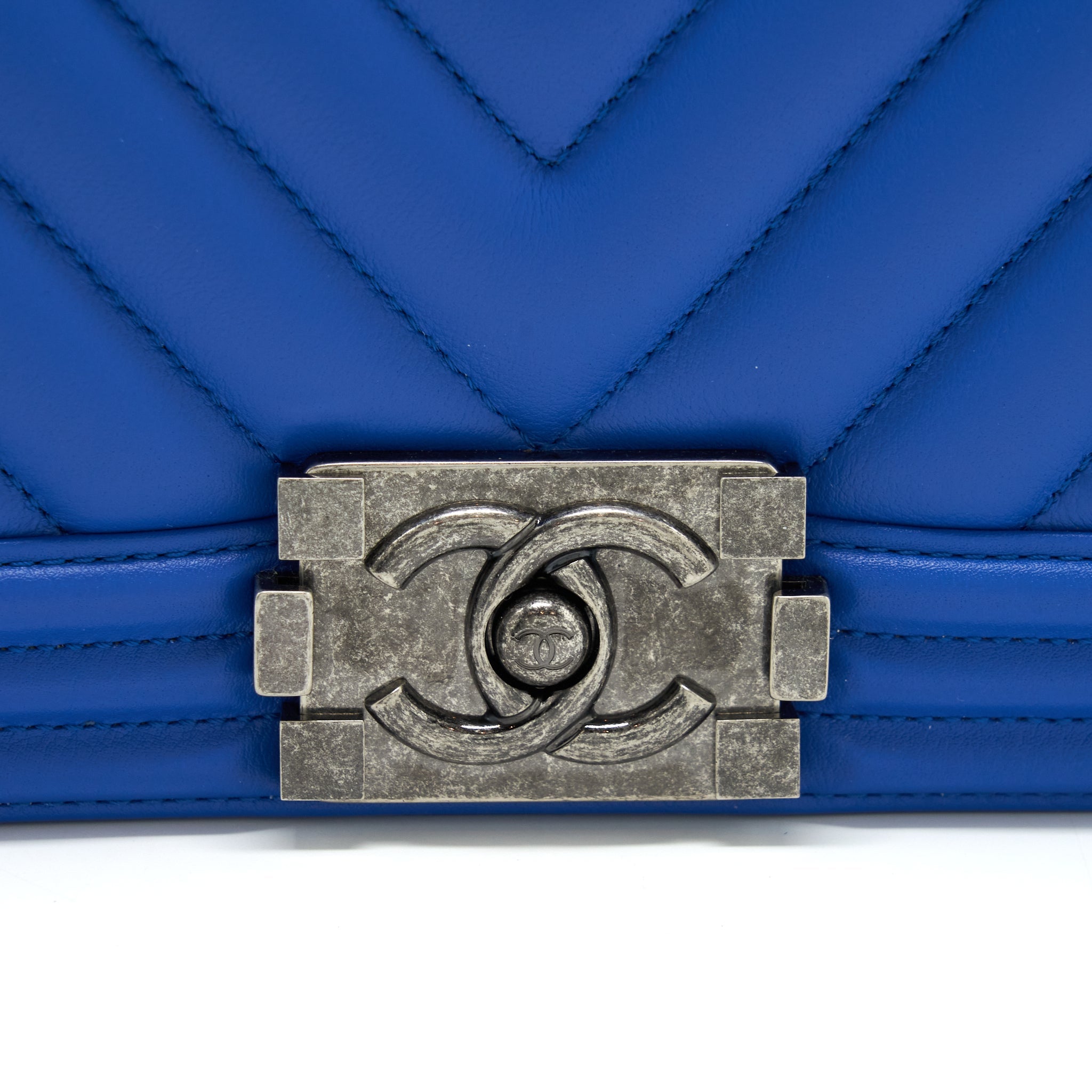 CHANEL MEDIUM CHEVRON BOY BAG LAMBSKIN BLUE RUTHENIUM HARDWARE