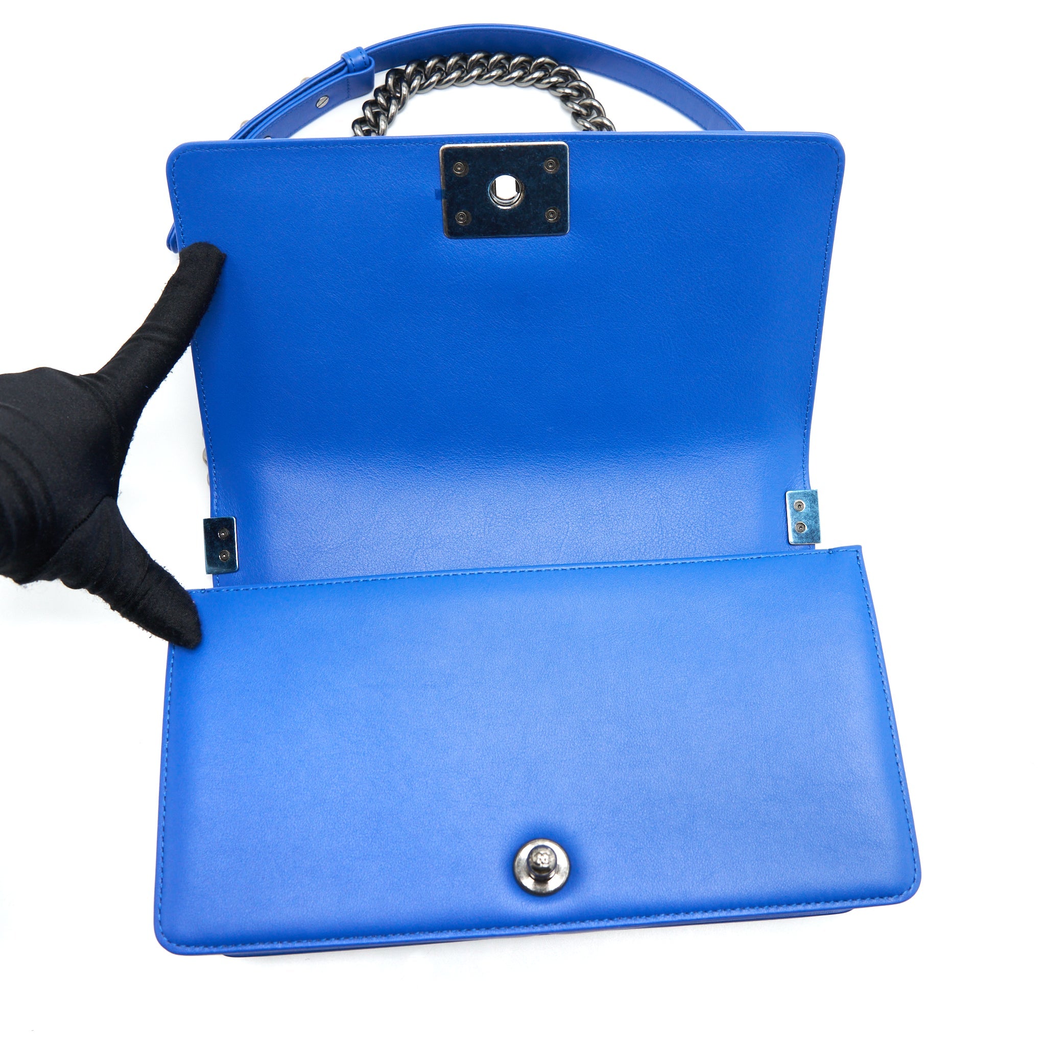 CHANEL MEDIUM CHEVRON BOY BAG LAMBSKIN BLUE RUTHENIUM HARDWARE