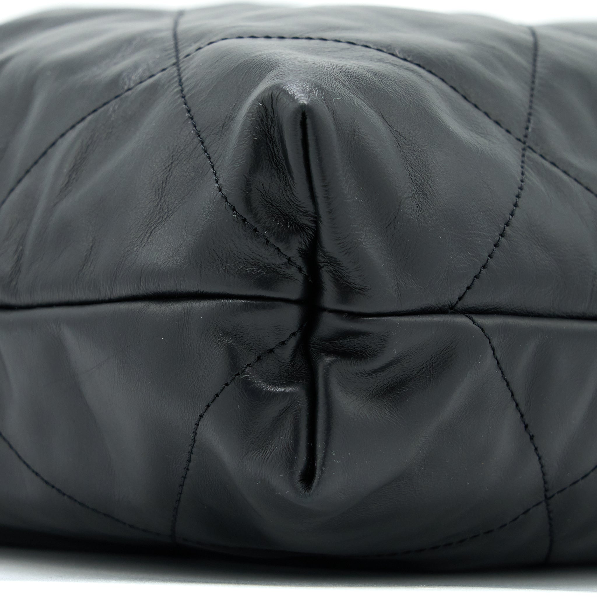 CHANEL MEDIUM 22 BAG WHITE LETTER SHINY CALFSKIN BLACK GHW (MICROCHIP)