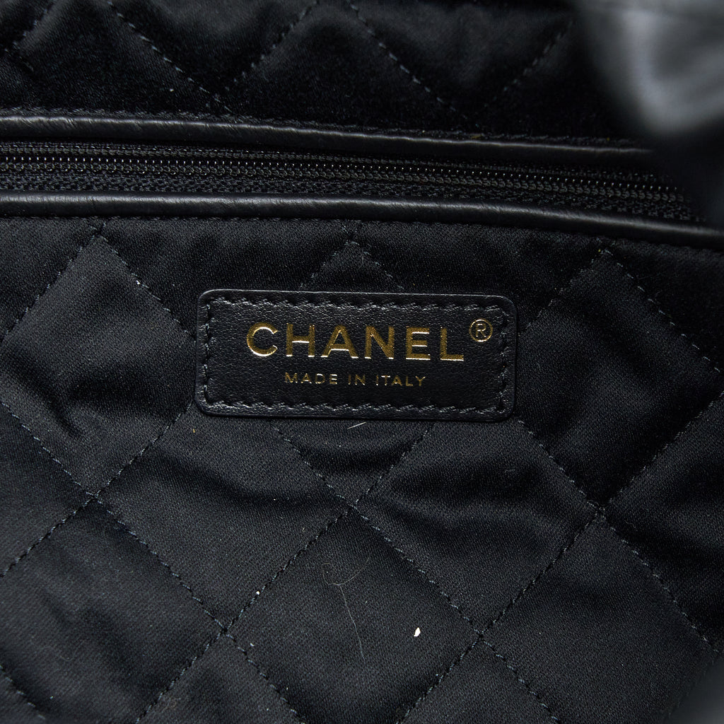 CHANEL MEDIUM 22 BAG WHITE LETTER SHINY CALFSKIN BLACK GHW (MICROCHIP)