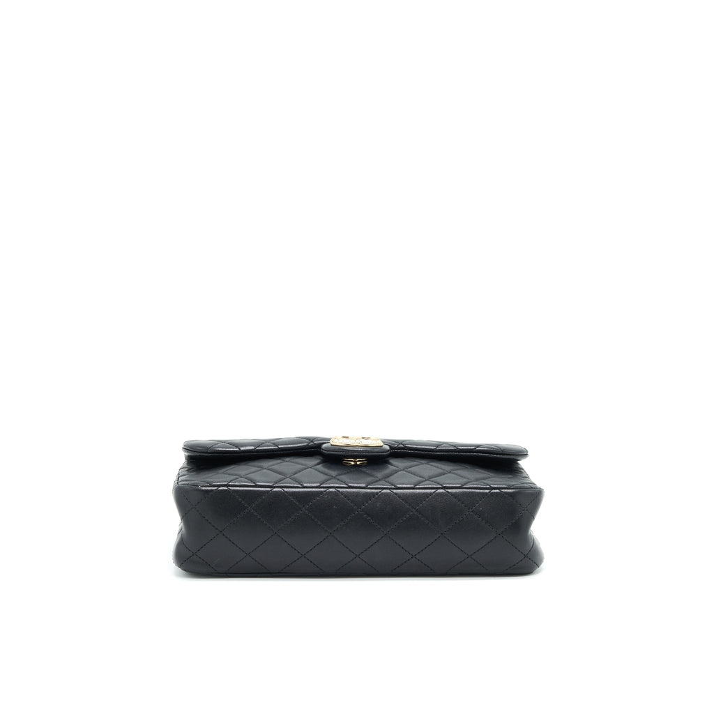 CHANEL QUILTED CC PEARL LOGO SHOULDER FLAP BAG WITH CHAIN