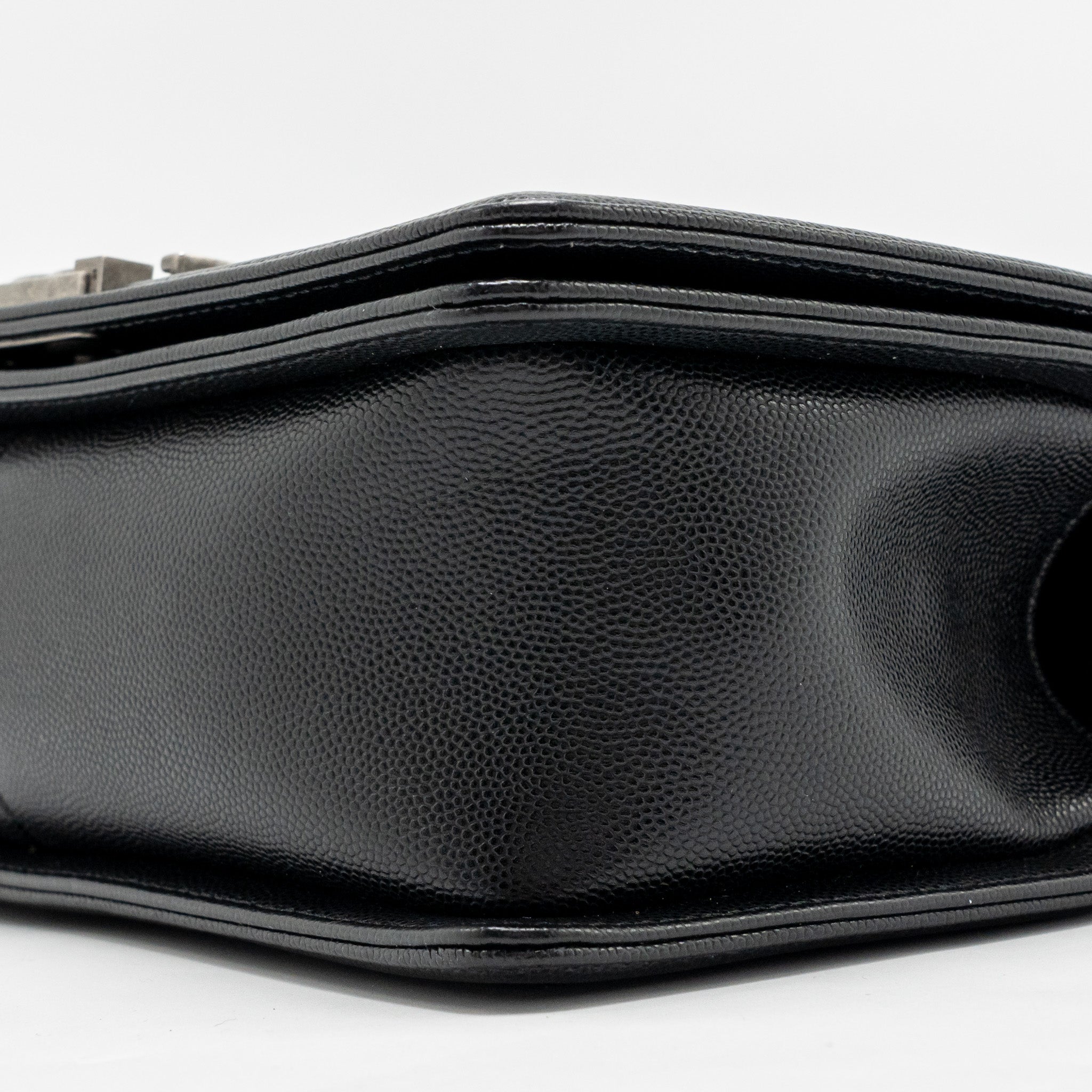 CHANEL MEDIUM BOY BAG CAVIAR BLACK SHW (MICROCHIP)