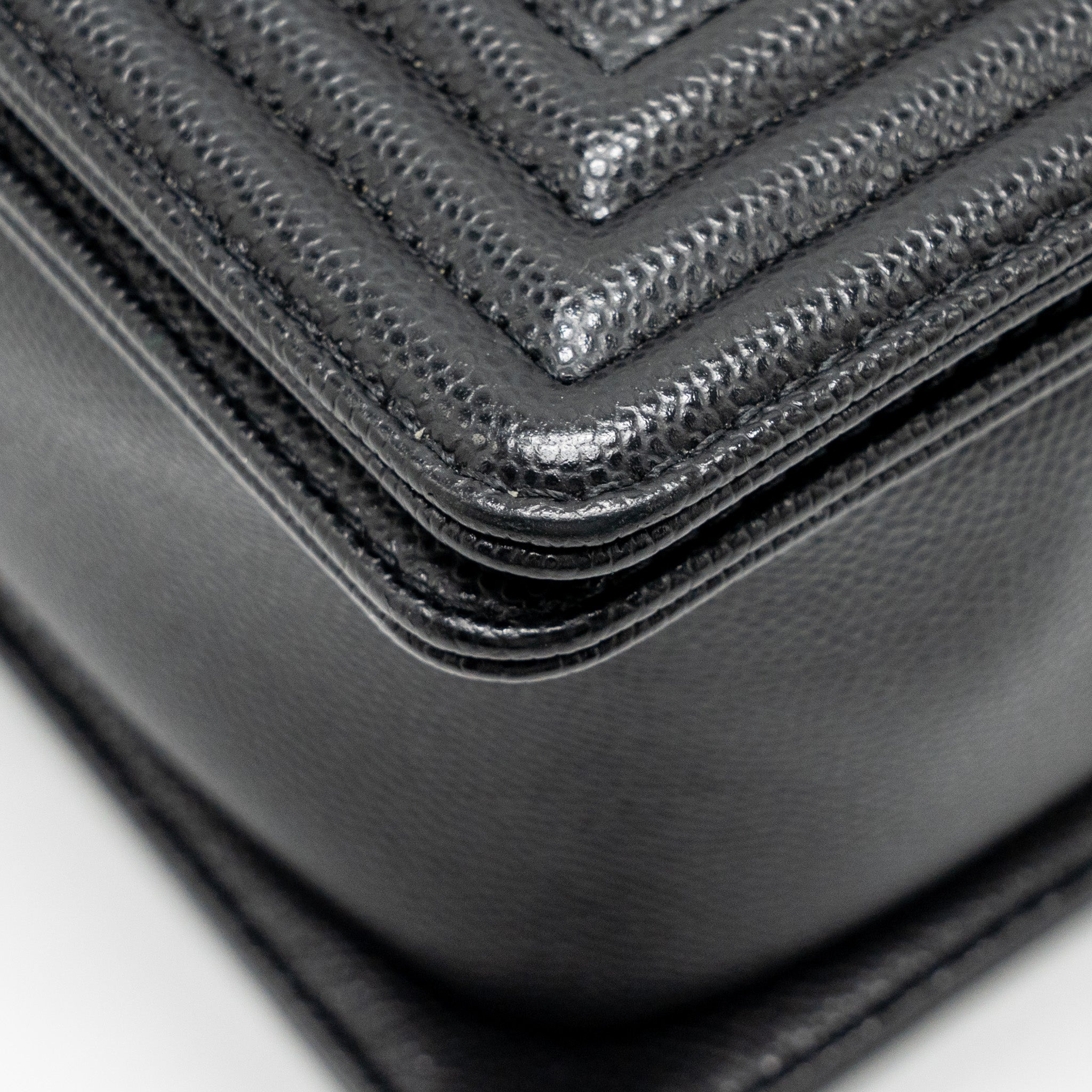 CHANEL MEDIUM BOY BAG CAVIAR BLACK SHW (MICROCHIP)