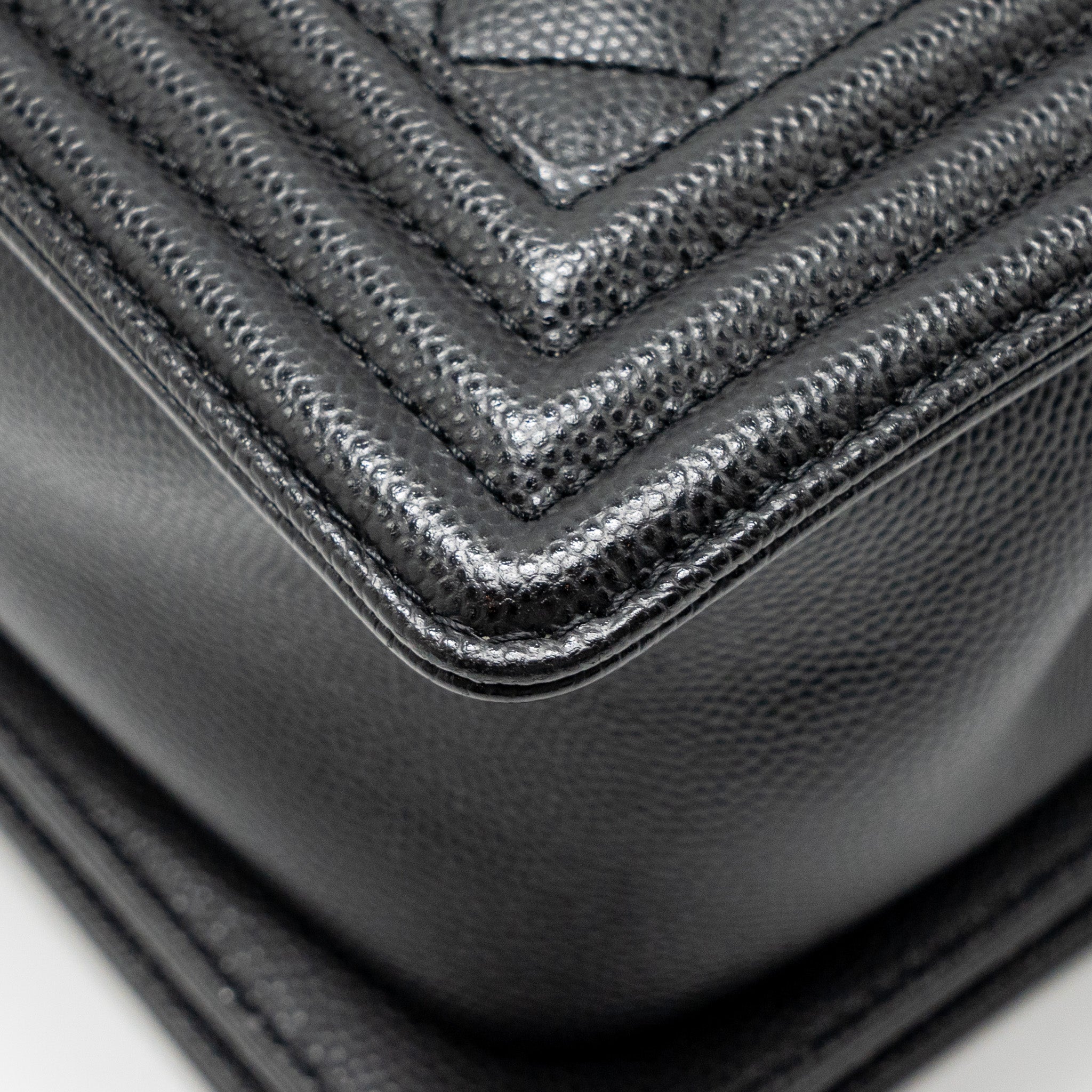 CHANEL MEDIUM BOY BAG CAVIAR BLACK SHW (MICROCHIP)