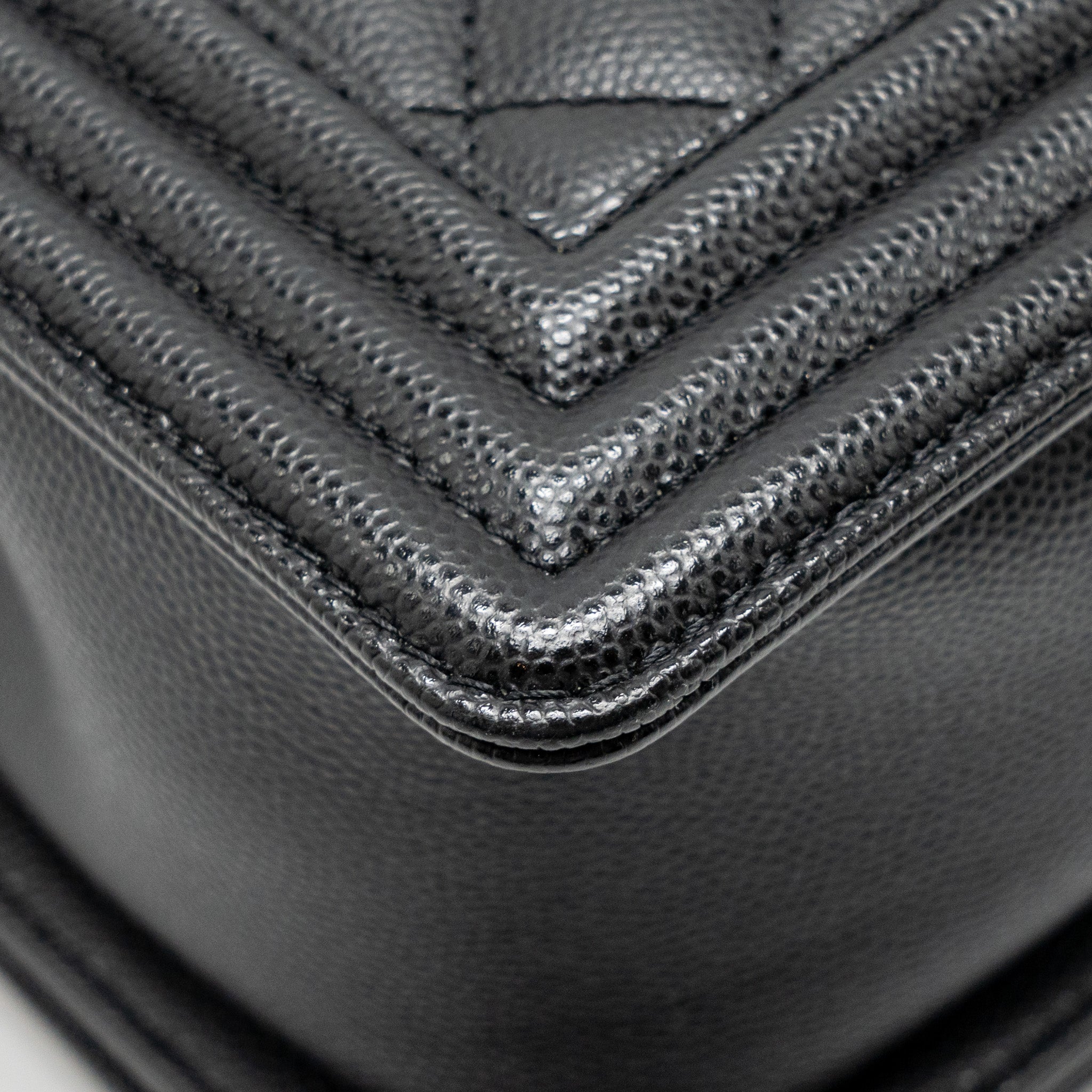 CHANEL MEDIUM BOY BAG CAVIAR BLACK SHW (MICROCHIP)