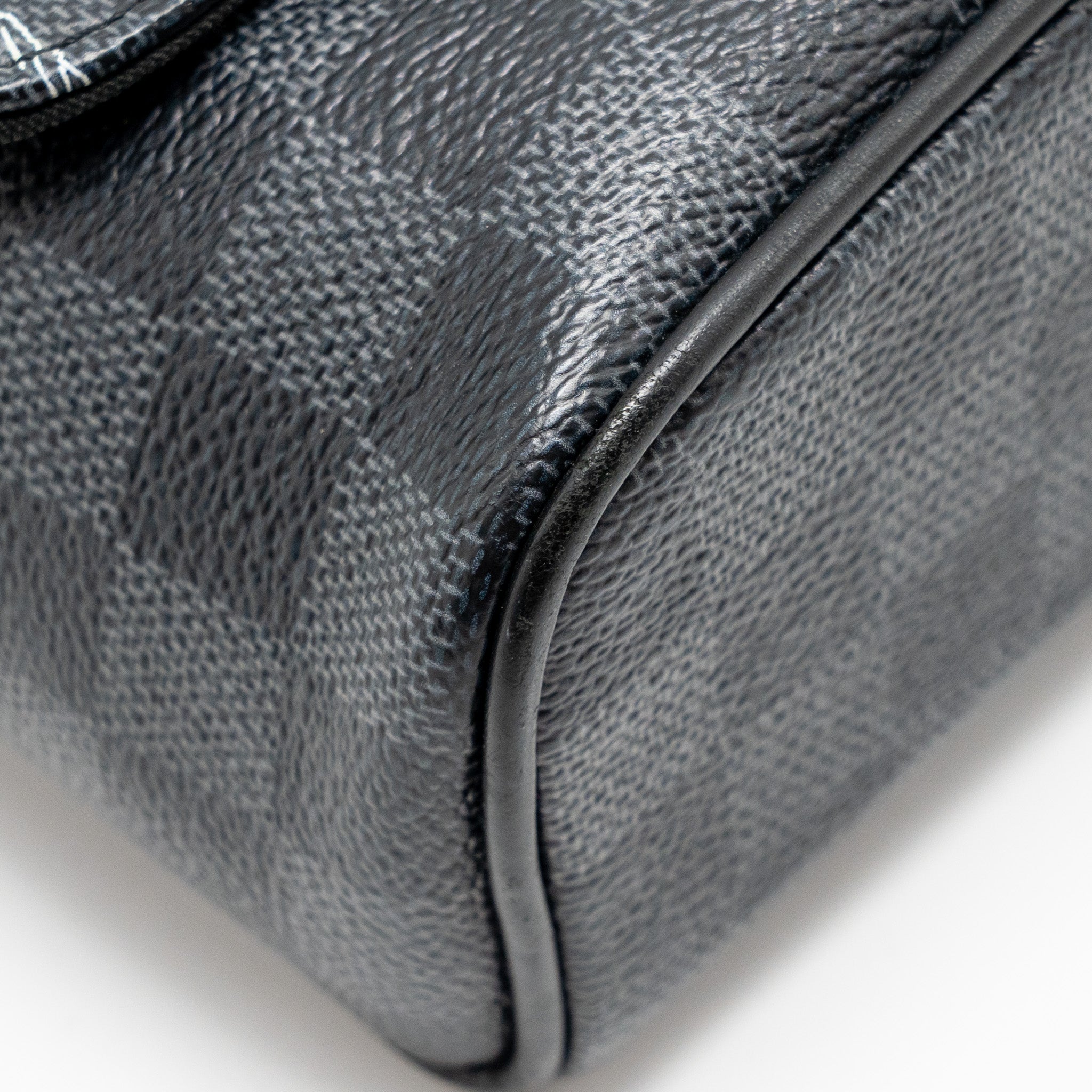 LOUIS VUITTON WORLD MAP DISTRICT MESSENGER BAG DAMIER GRAPHITE CANVAS SHW