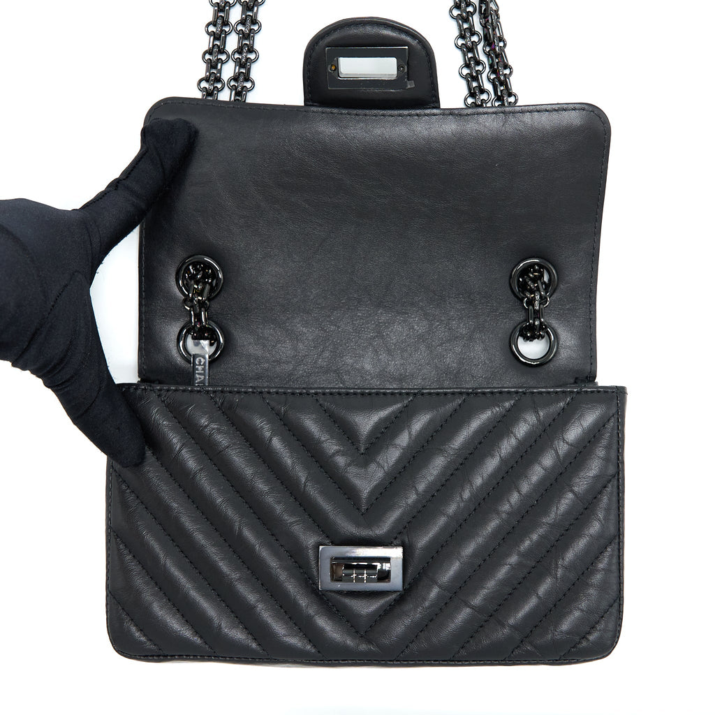 CHANEL MINI 2.55 REISSUE CHEVRON CALFSKIN SO BLACK