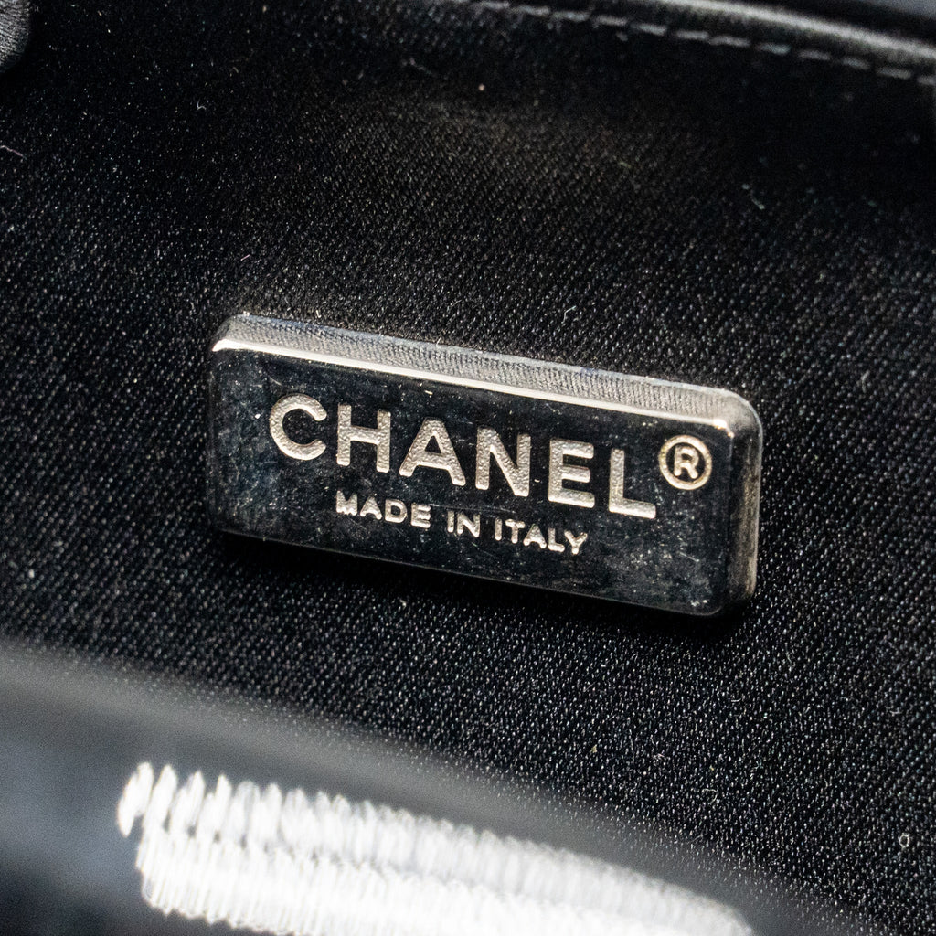 CHANEL CAMELLIA MINAUDIERE CHAIN EVENING CLUTCH ACRYLIC PLASTIC BLACK / SILVER SHW