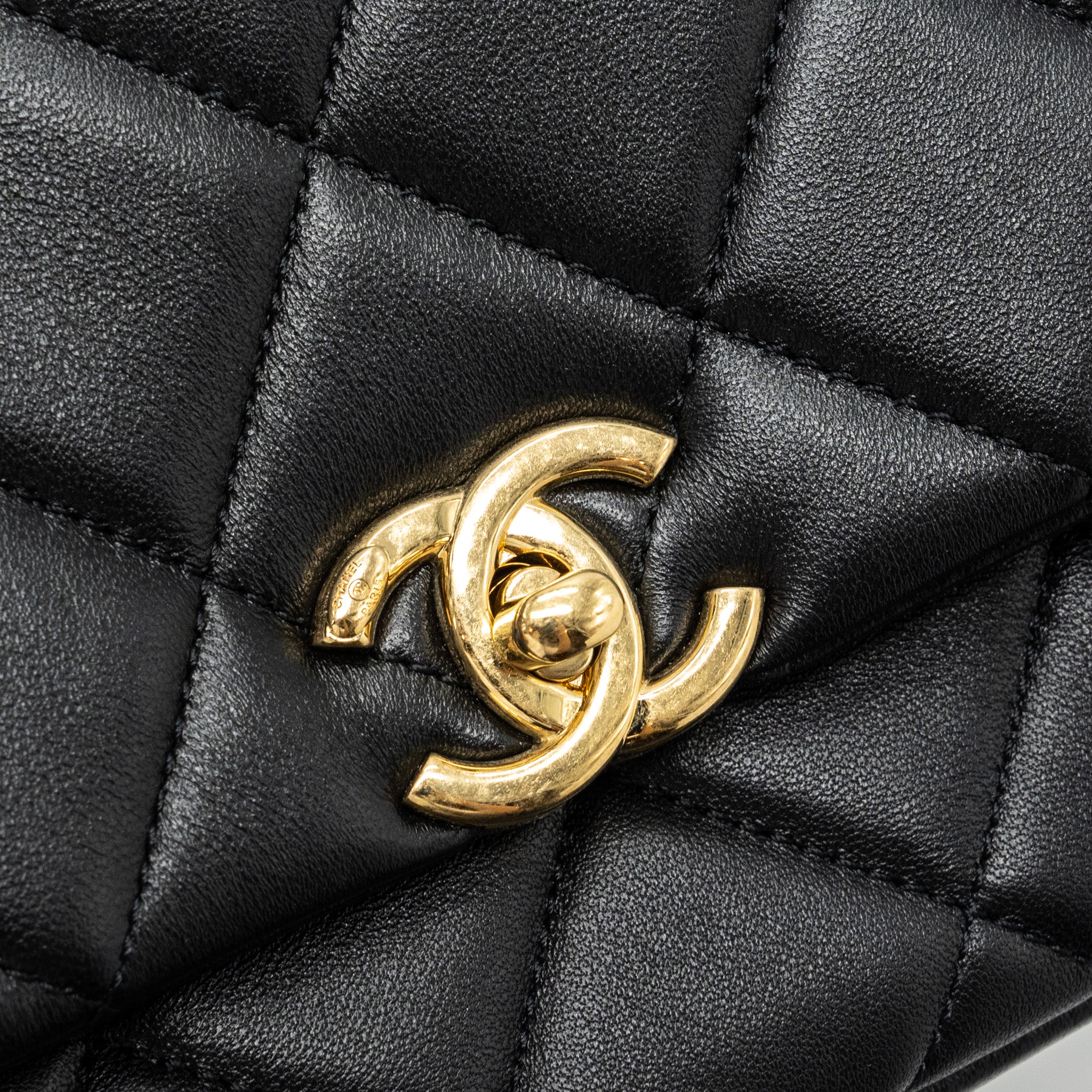 CHANEL LOGO CHAIN HANDLE FLAP BAG LAMBSKIN BLACK GHW(MICROCHIP)