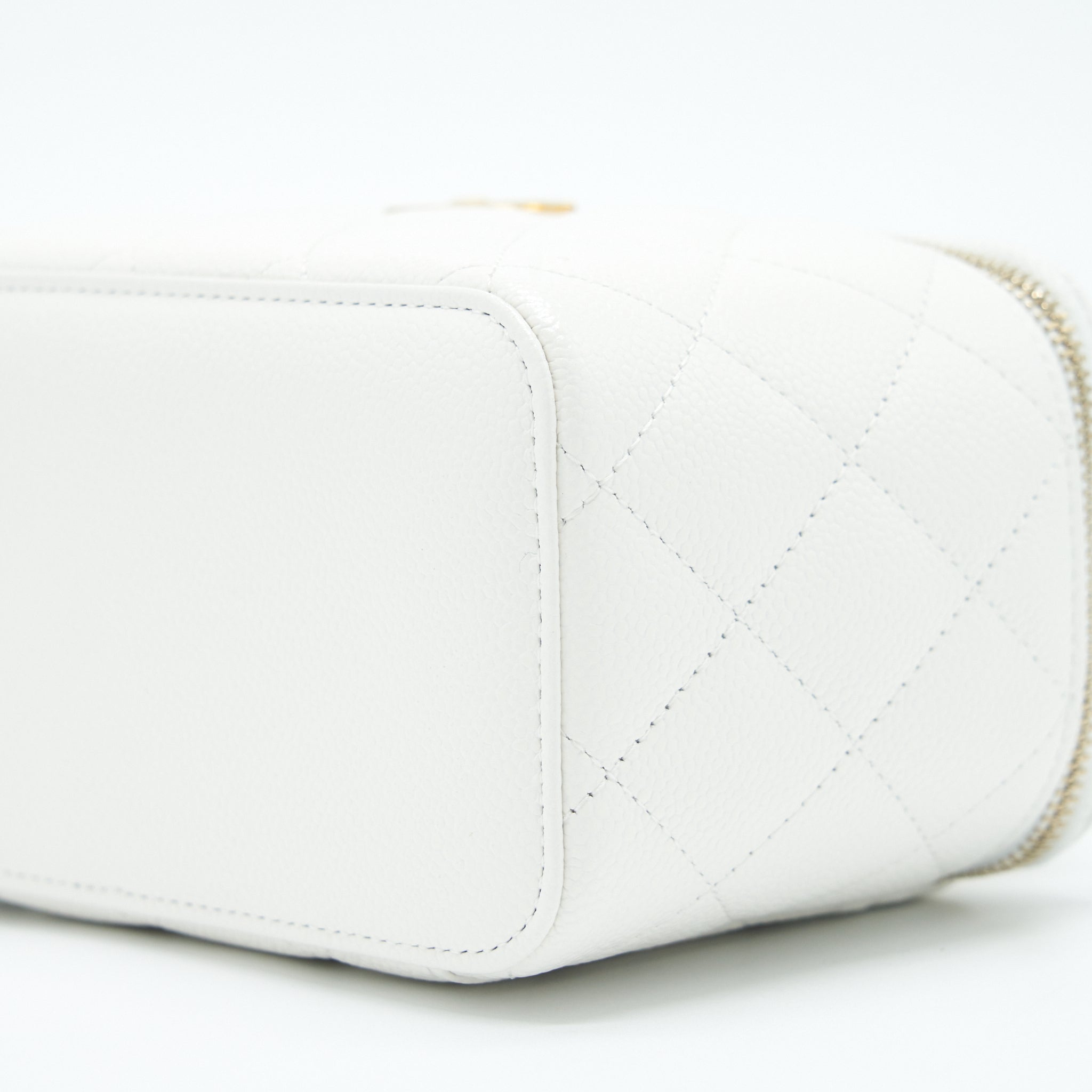 CHANEL 22S LOGO TOP HANDLE LONG VANITY WITH CHAIN CAVIAR WHITE GHW