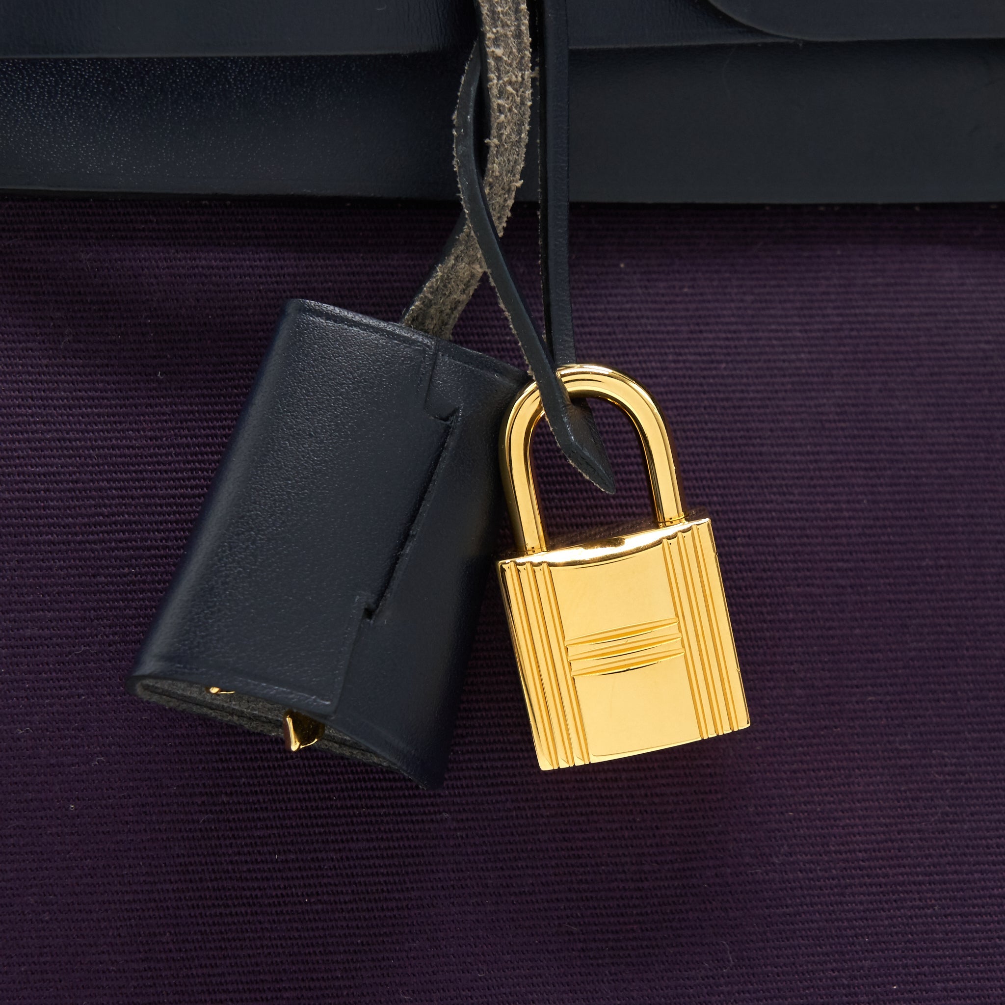 HERMES HERBAG ZIP 31 RETOURNE BAG, CASSIE/ BLEU INDIGO WITH AN EXTRA TWILLY
