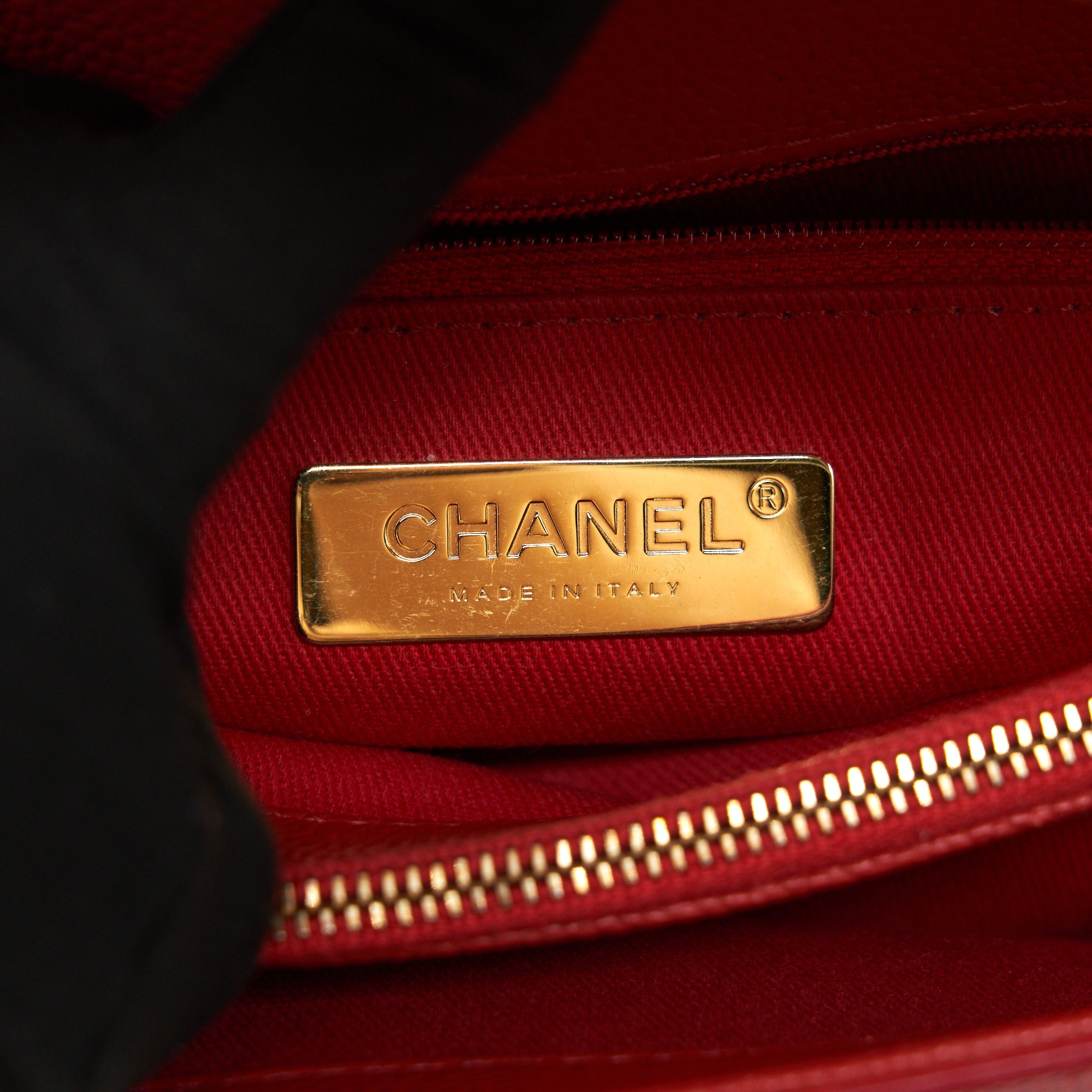 CHANEL FLAP SHOULDER BAG WITH CHAIN CAVIAR IN RED GHW