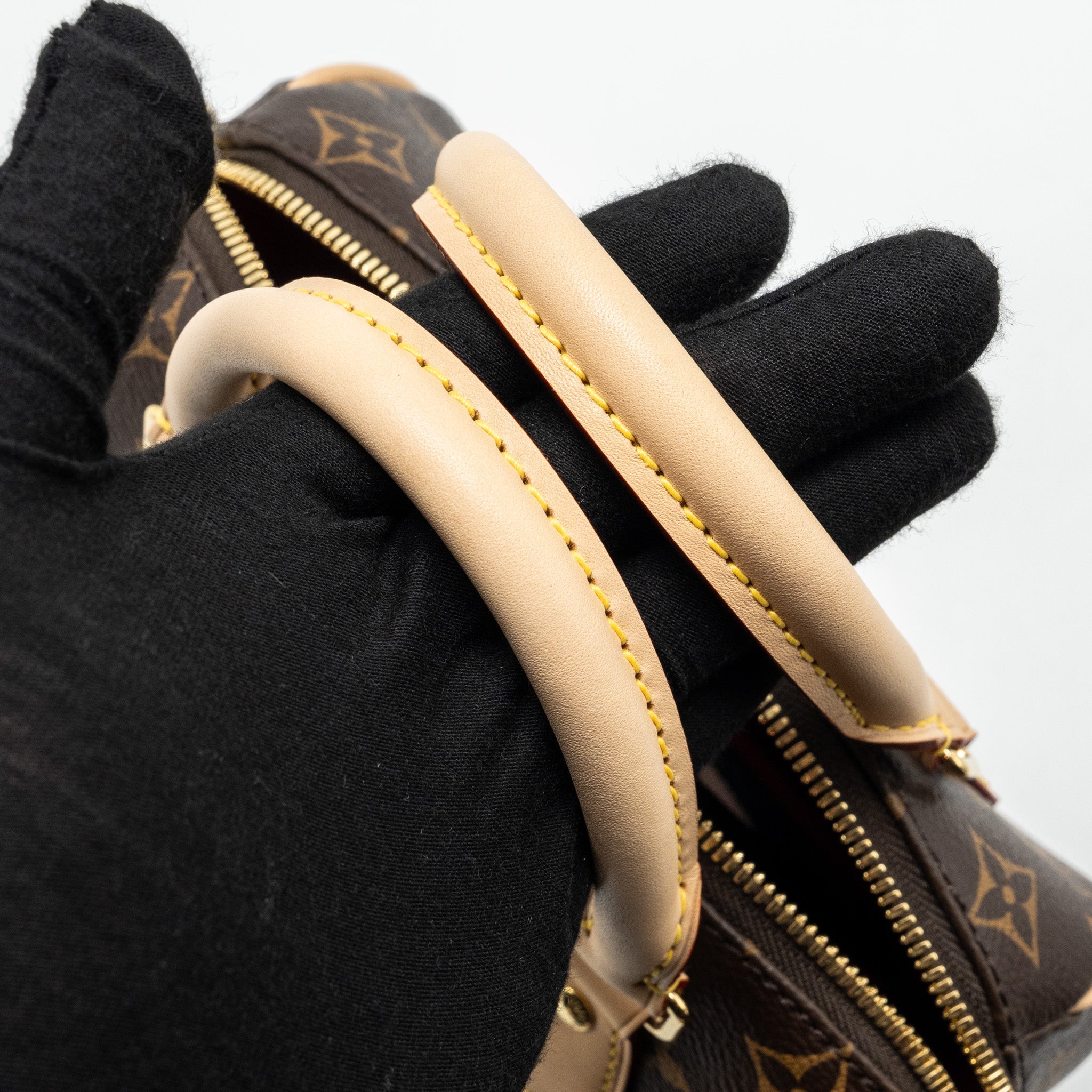 LOUIS VUITTON SPEEDY BANDOULIERE 20 MONOGRAM CANVAS BLACK STRAP GHW
