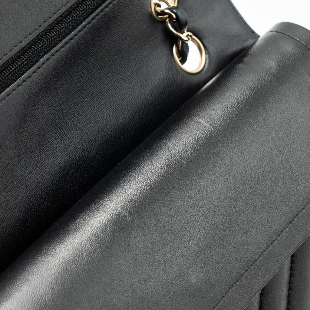 CHANEL MEDIUM CLASSIC DOUBLE FLAP BAG LAMBSKIN CHEVRON BLACK LGHW