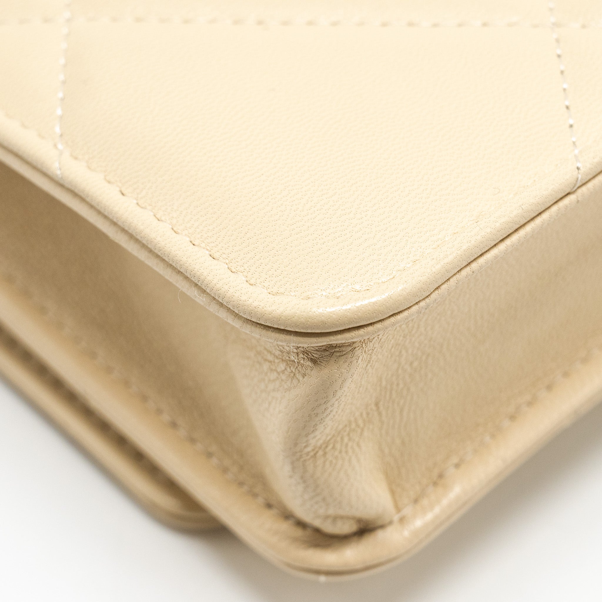 CHANEL 19 WALLET ON CHAIN LAMBSKIN LIGHT BEIGE MULTICOLOUR HARDWARE