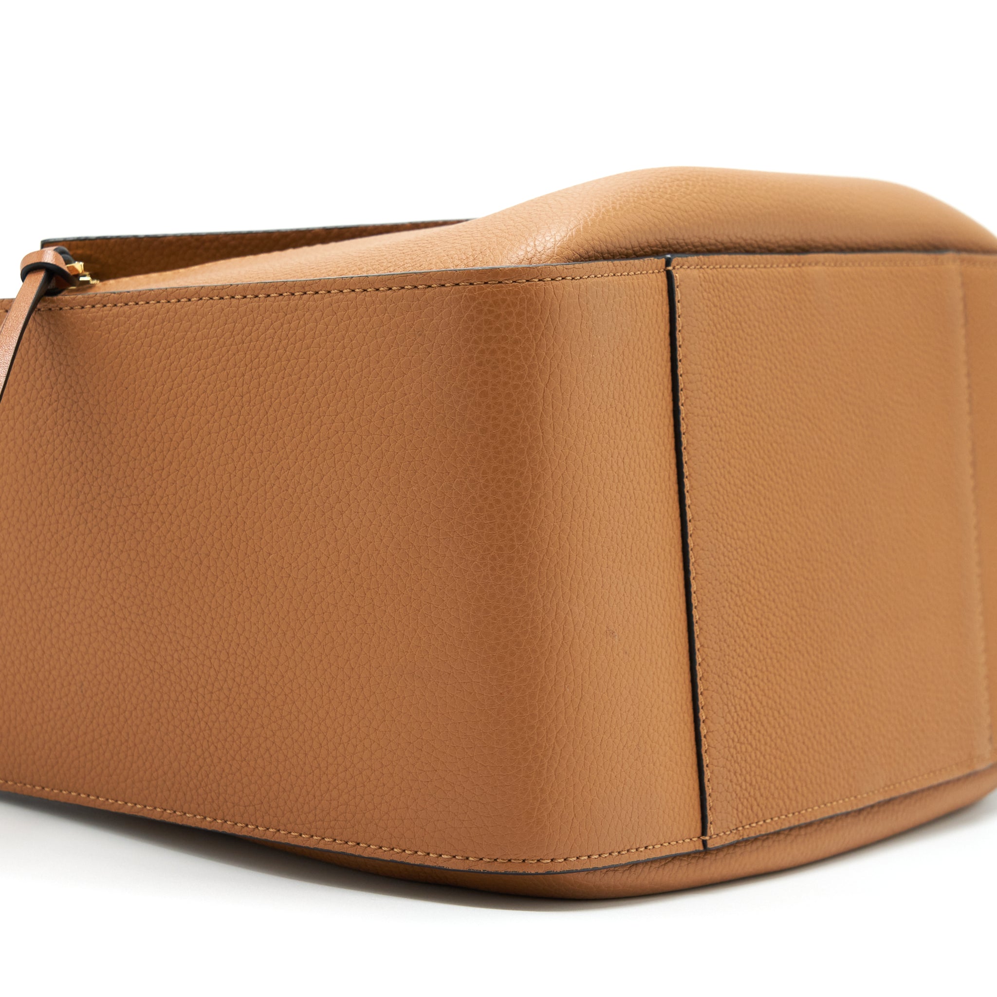 LOEWE SMALL HAMMOCK BAG SOFT CALFSKIN LIGHT CARAMEL GHW