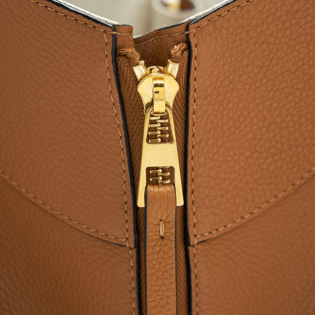 LOEWE SMALL HAMMOCK BAG SOFT CALFSKIN LIGHT CARAMEL GHW