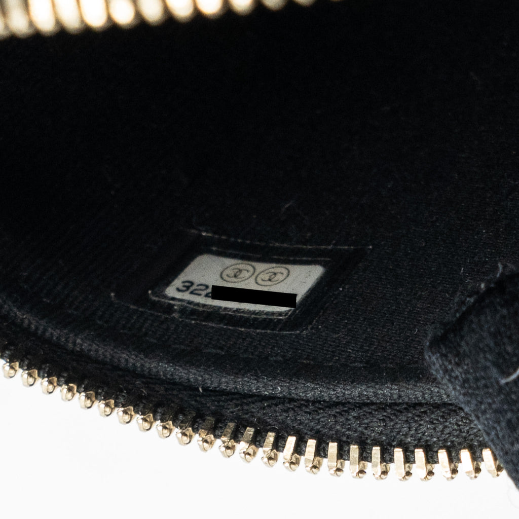 CHANEL VANITY CASE WITH DETAIL CC LOGO ON CHAIN CAVIAR BLACK LGHW