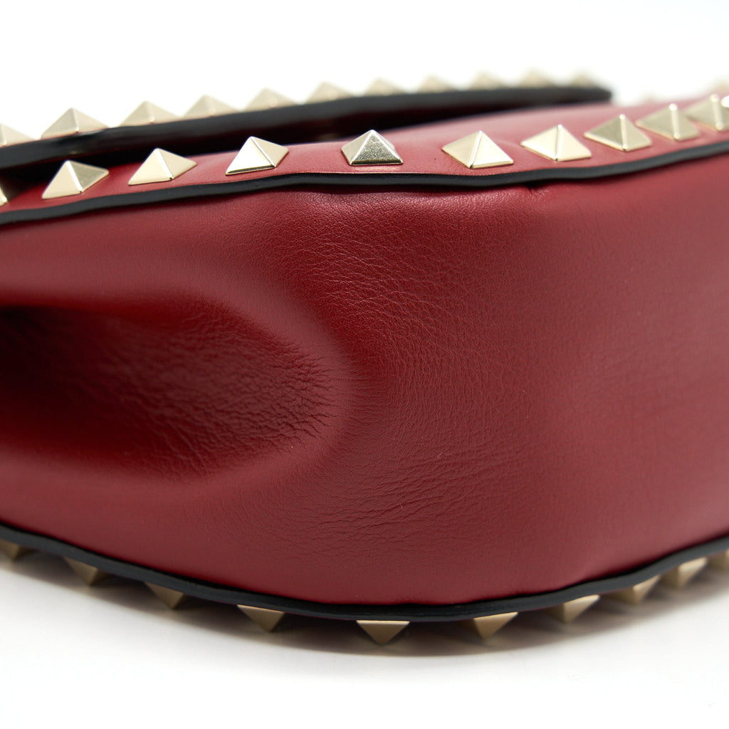 VALENTINO ROCKSTUD SMALL SADDLE BAG IN RED
