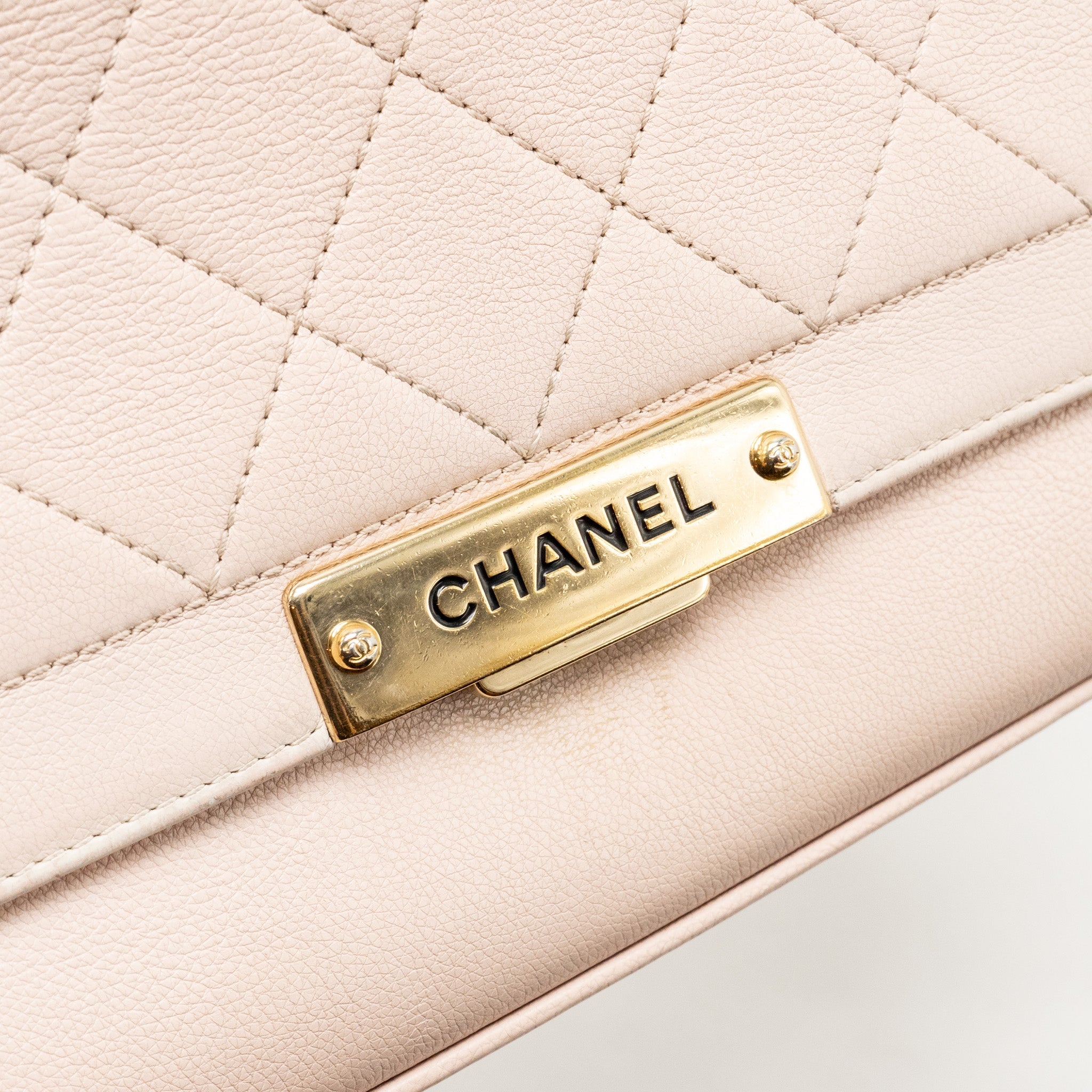 CHANEL 17C CLICK LABEL SHOULDER BAG CALFSKIN LIGHT PINK LGHW