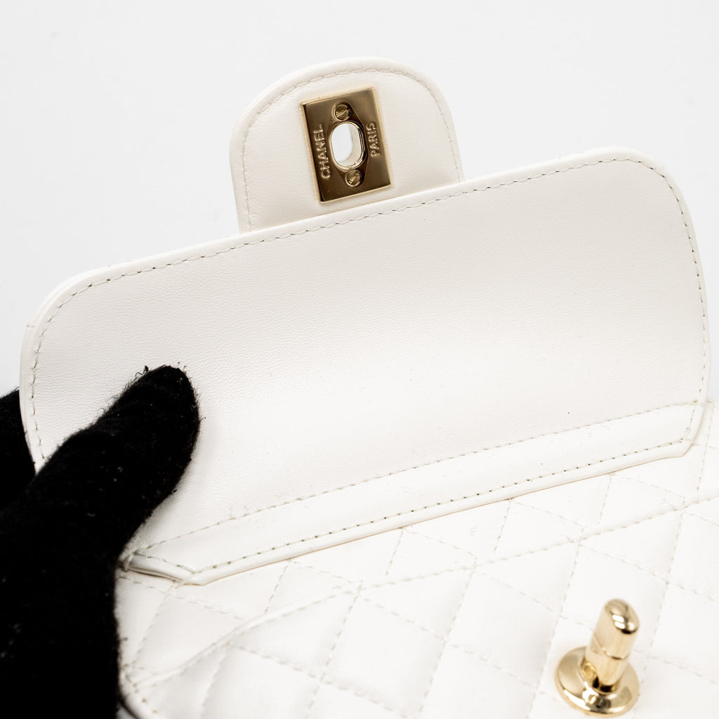 CHANEL 22S HEART BAG LAMBSKIN WHITE LGHW (MICROCHIP)
