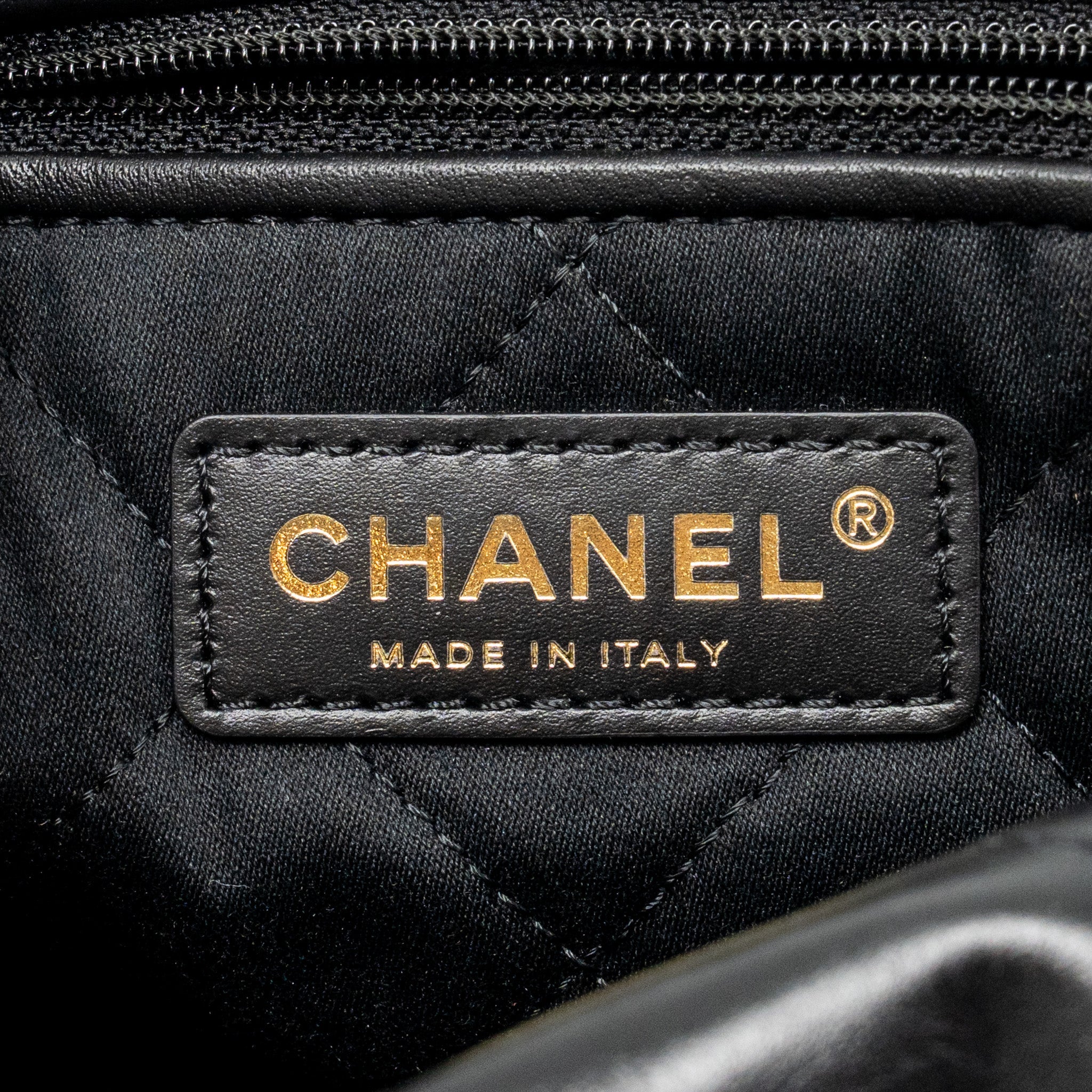 CHANEL MEDIUM 22 BAG GOLD LETTER SHINY CALFSKIN BLACK GHW (MICROCHIP)