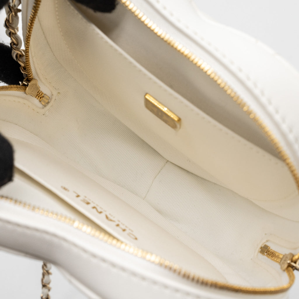 CHANEL 22S HEART BAG LAMBSKIN WHITE LGHW (MICROCHIP)