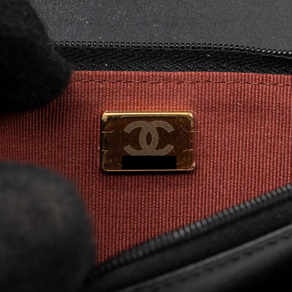 CHANEL 24C GOLD CRUSH WALLET ON CHAIN CALFSKIN BLACK GHW (MICROCHIP)