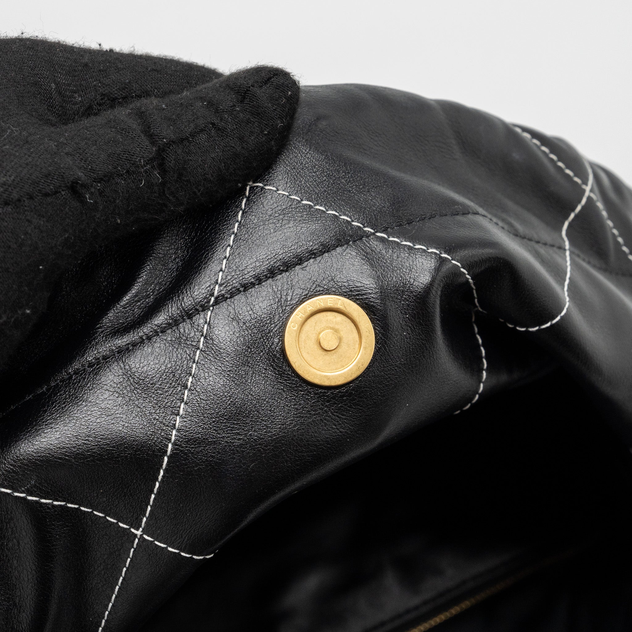 CHANEL SMALL 22 BAG CALFSKIN WITH WHITE STITCHING BLACK GHW (MICROCHIP)