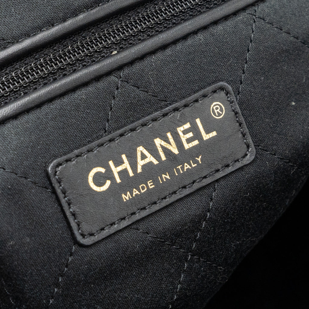 CHANEL SMALL 22 BAG CALFSKIN WITH WHITE STITCHING BLACK GHW (MICROCHIP)