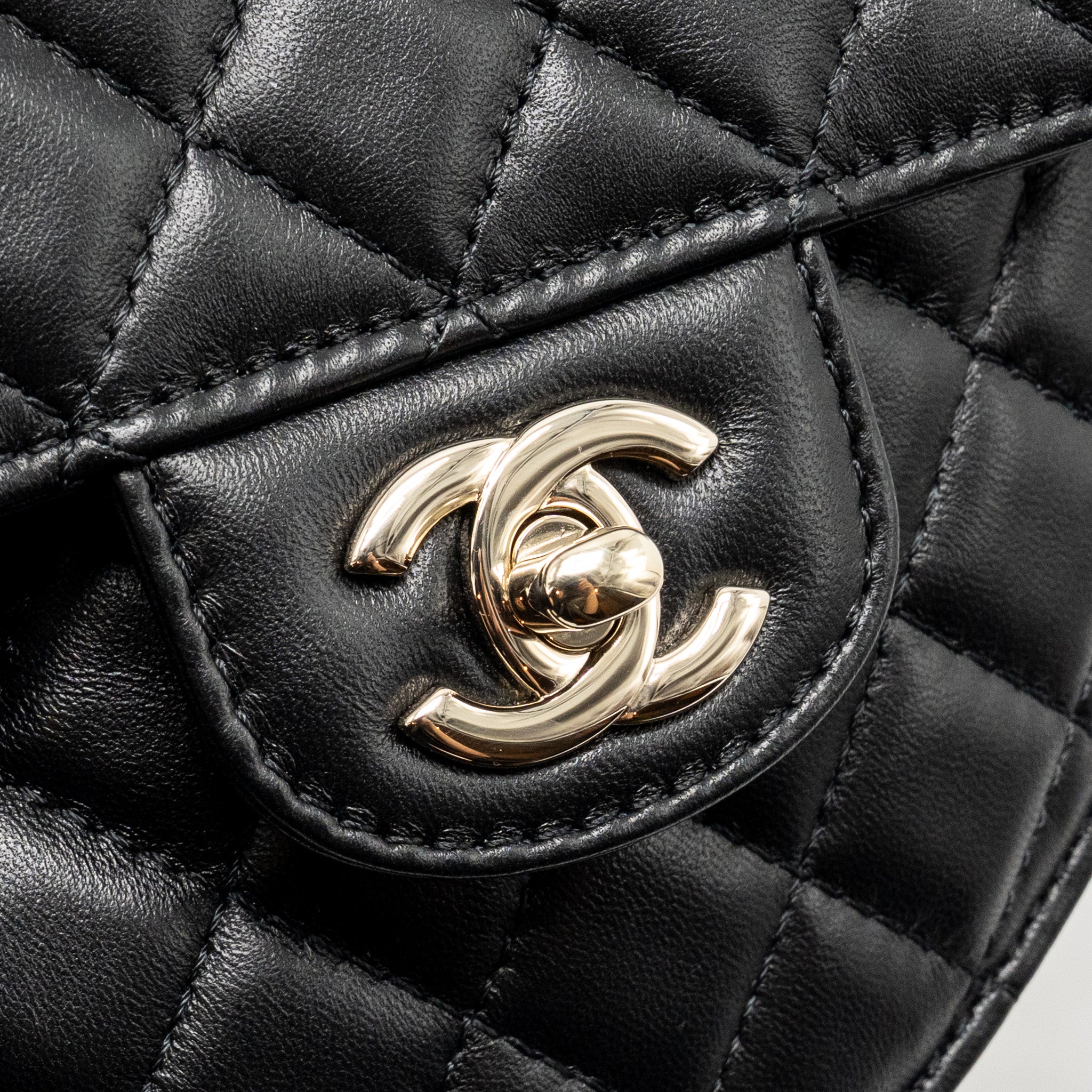 CHANEL 22S HEART BAG LAMBSKIN BLACK LGHW (MICROCHIP)
