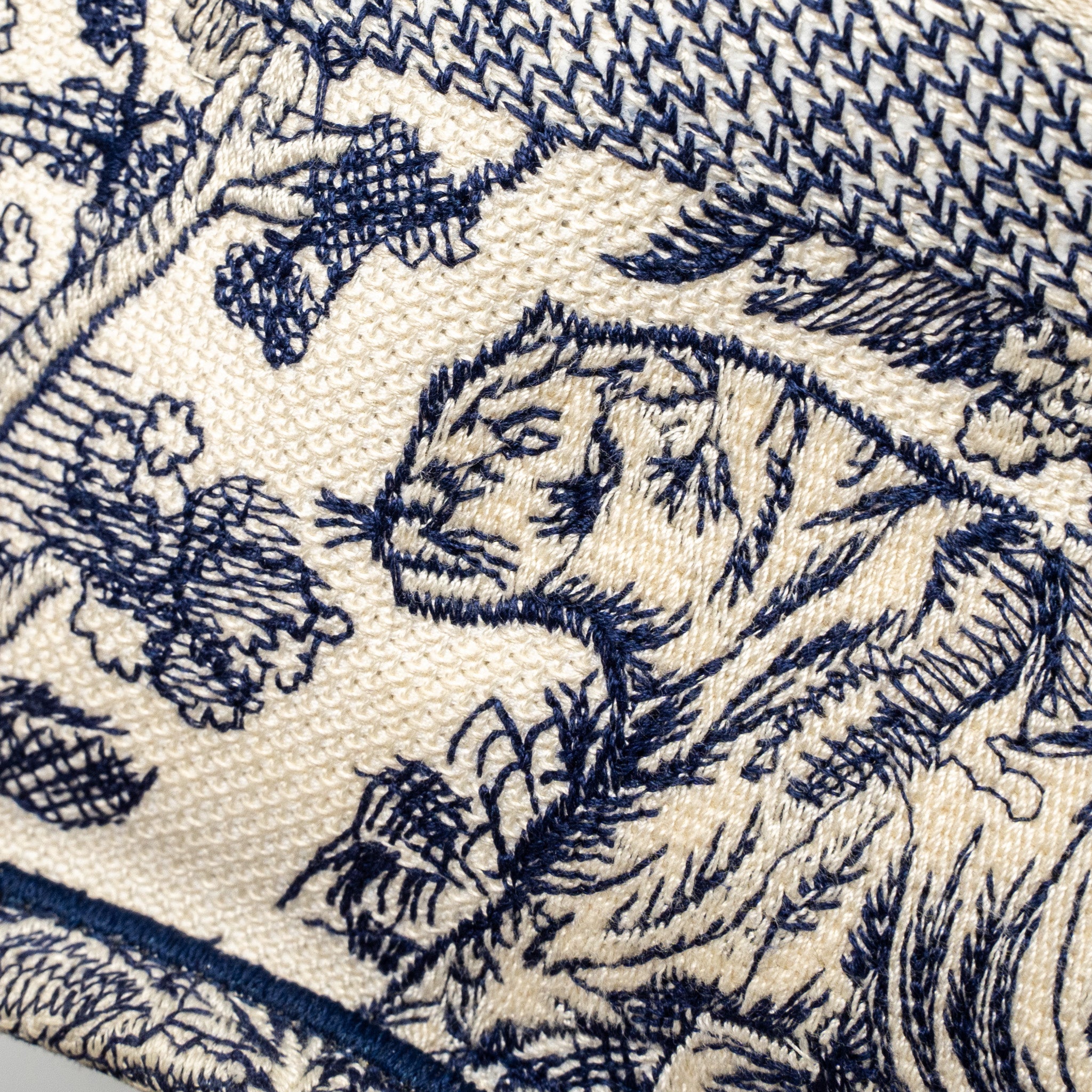 DIOR MEDIUM BOOK TOTE BLUE TOILE DE JOUY EMBROIDERY