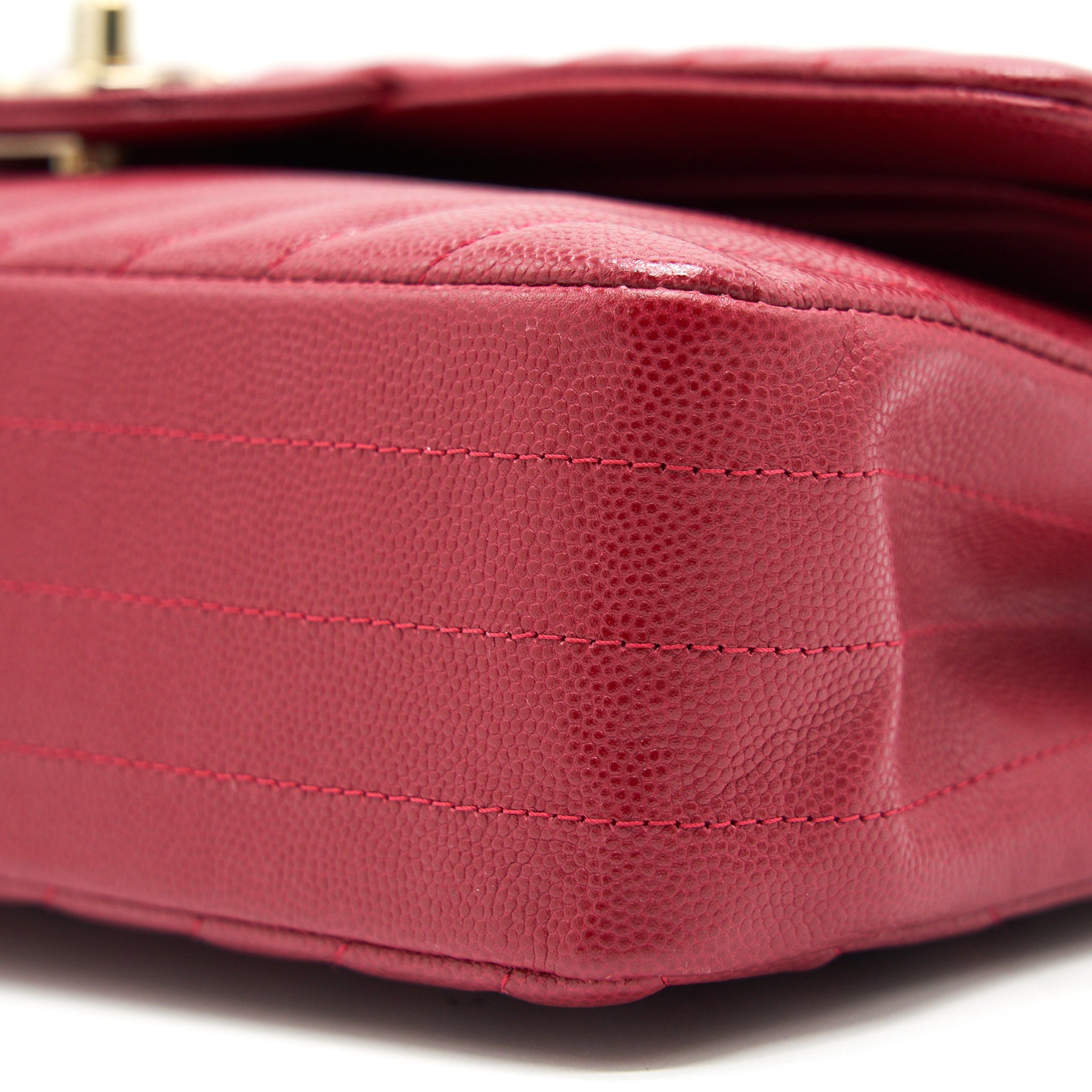 CHANEL MEDIUM CLASSIC DOUBLE FLAP CAVIAR RASPBERRY RED WITH LGHW