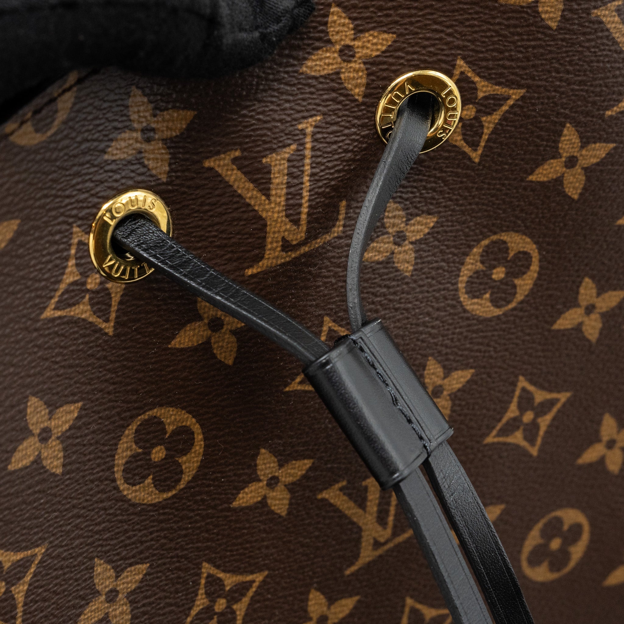 LOUIS VUITTON NEONOE MONOGRAM CANVAS BLACK GHW (NEW VERSION)